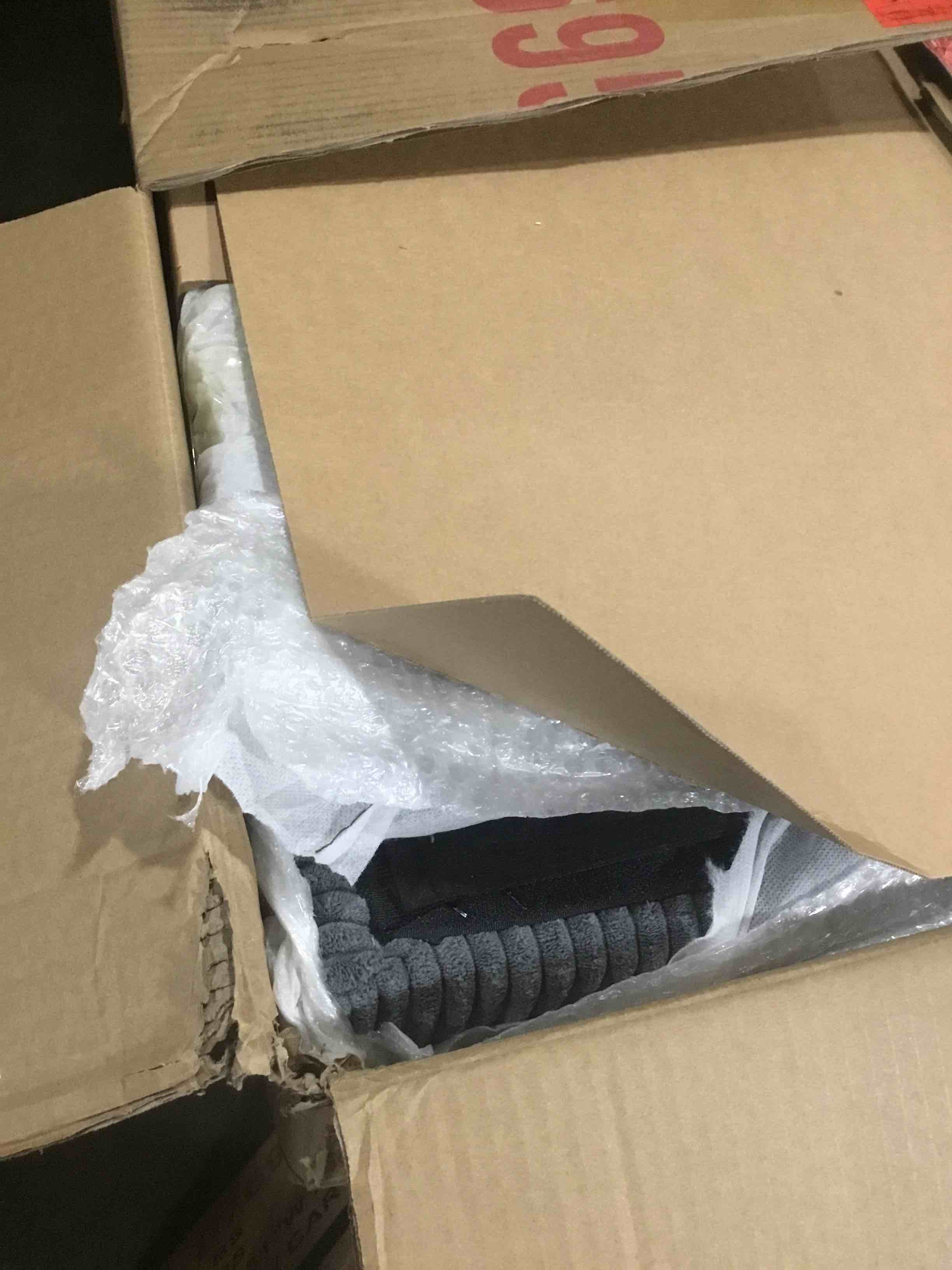 https://s3.amazonaws.com/lotting-images-prod/bidfta/PNK0028381_1733259598822.jpeg