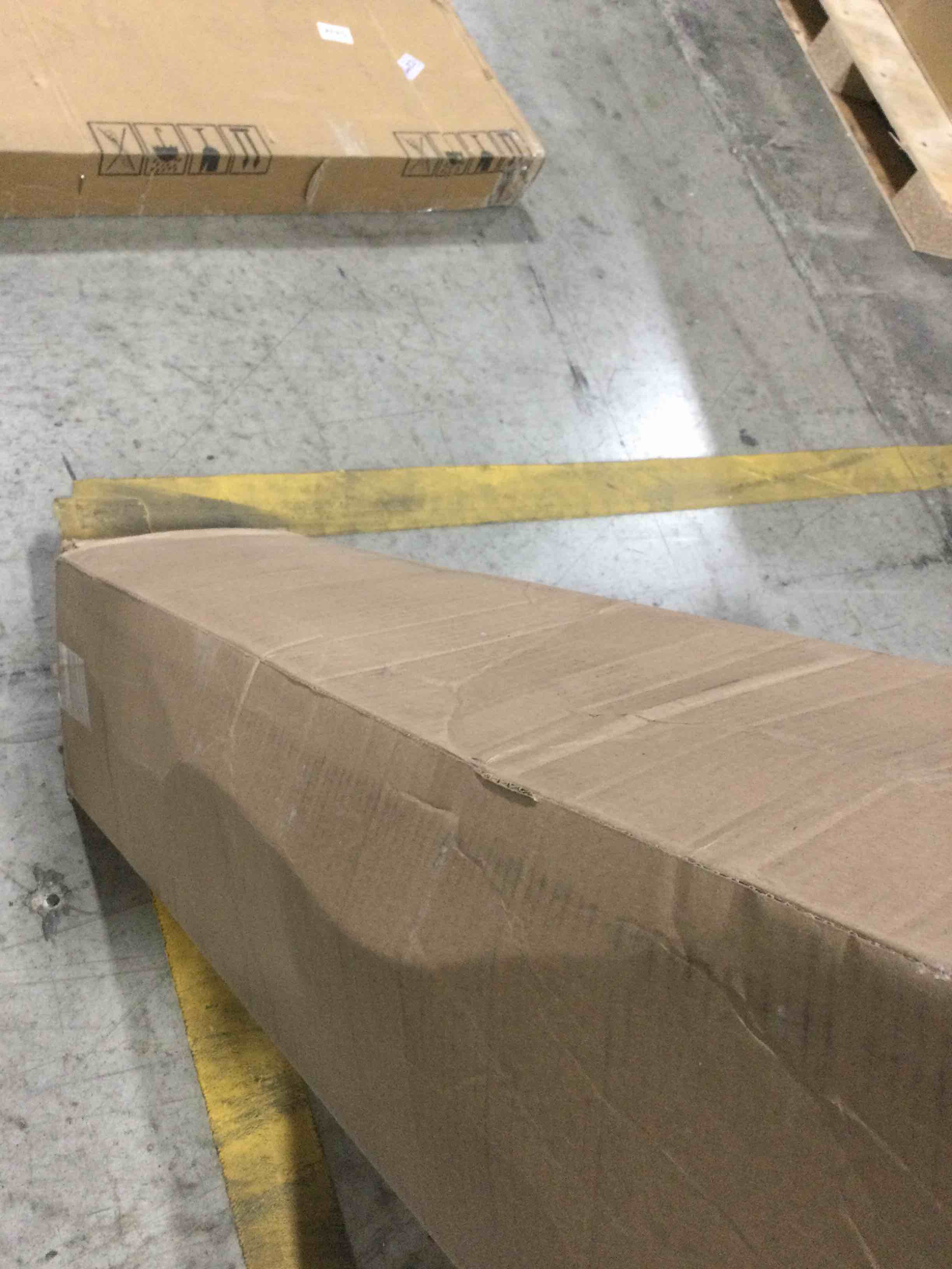 https://s3.amazonaws.com/lotting-images-prod/bidfta/PNK0028652_1732914894981.jpeg