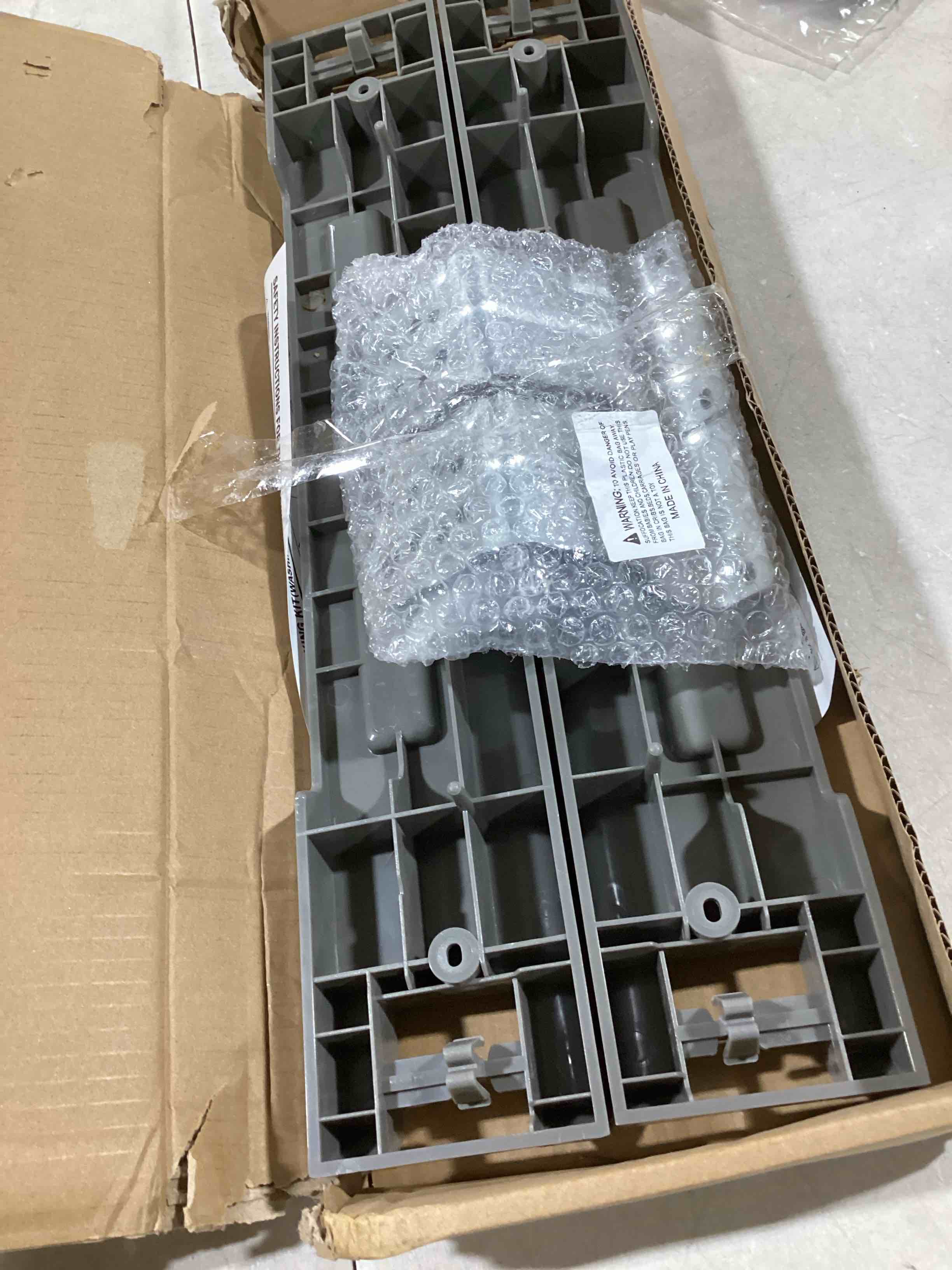 https://s3.amazonaws.com/lotting-images-prod/bidfta/PNK0030126_1733941452382.jpeg