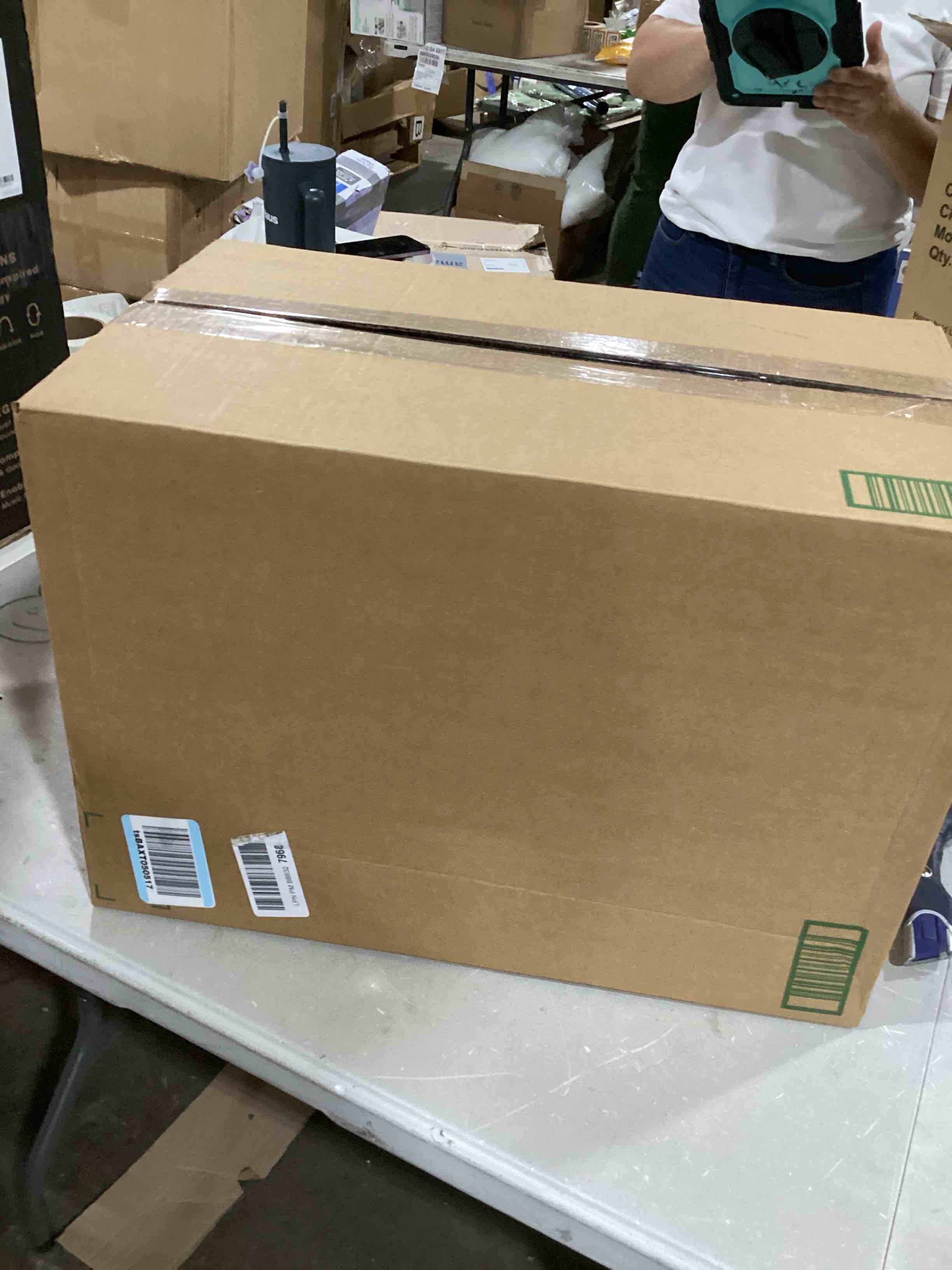 https://s3.amazonaws.com/lotting-images-prod/bidfta/PNK0030643_1732567593106.jpeg