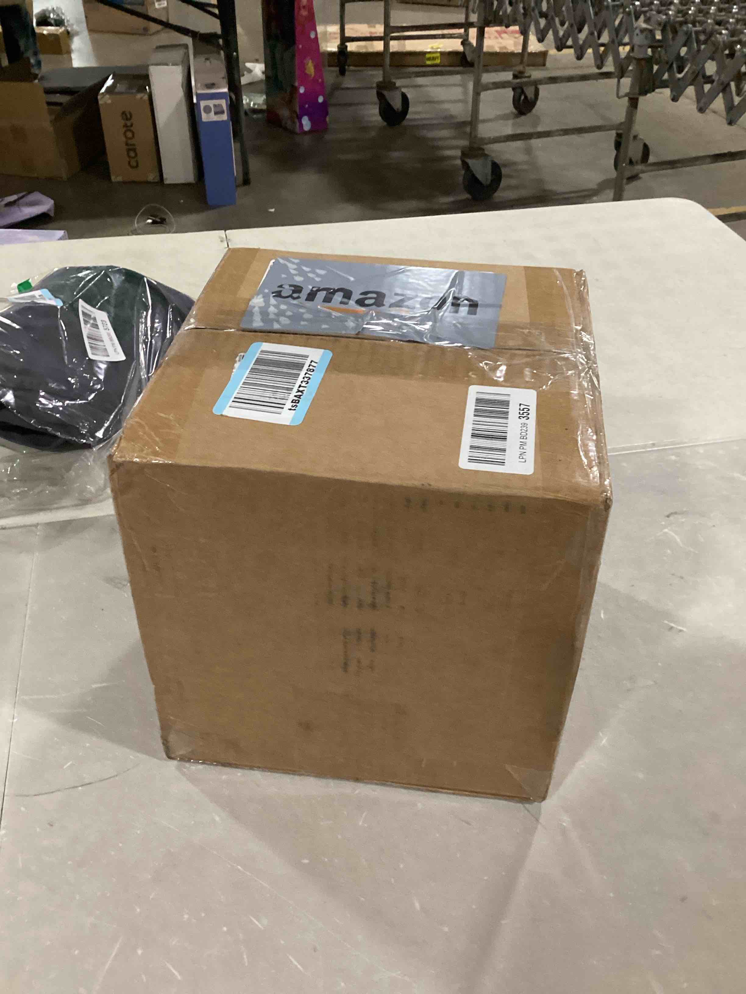 https://s3.amazonaws.com/lotting-images-prod/bidfta/PNK0030701_1732552080342.jpeg