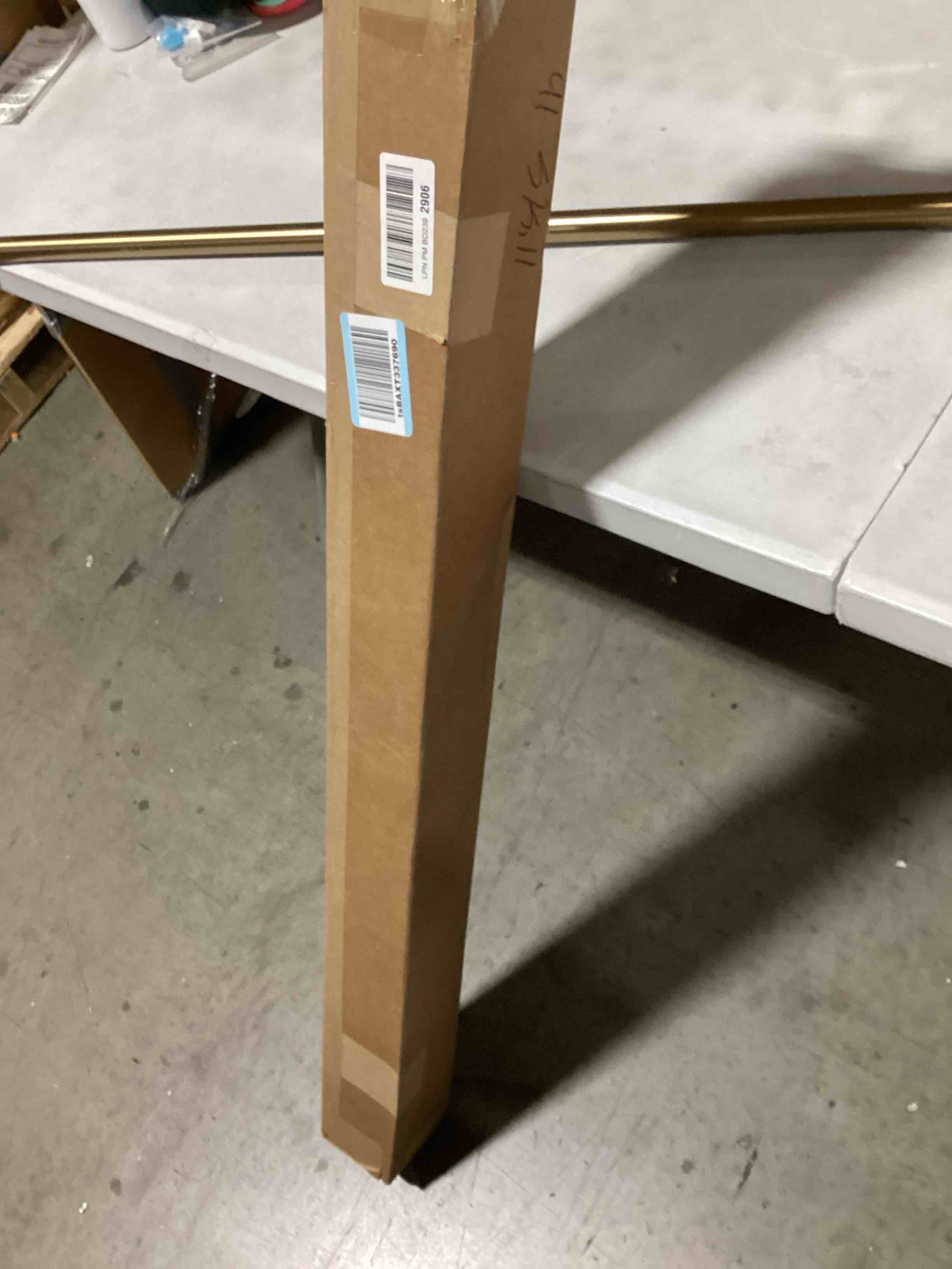 https://s3.amazonaws.com/lotting-images-prod/bidfta/PNK0030720_1732132157606.jpeg