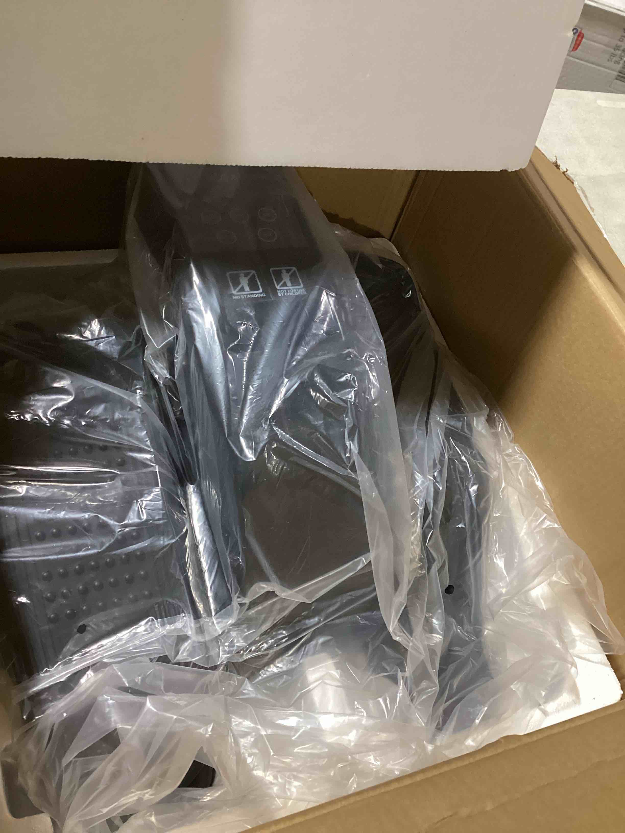 https://s3.amazonaws.com/lotting-images-prod/bidfta/PNK0030793_1732110010612.jpeg