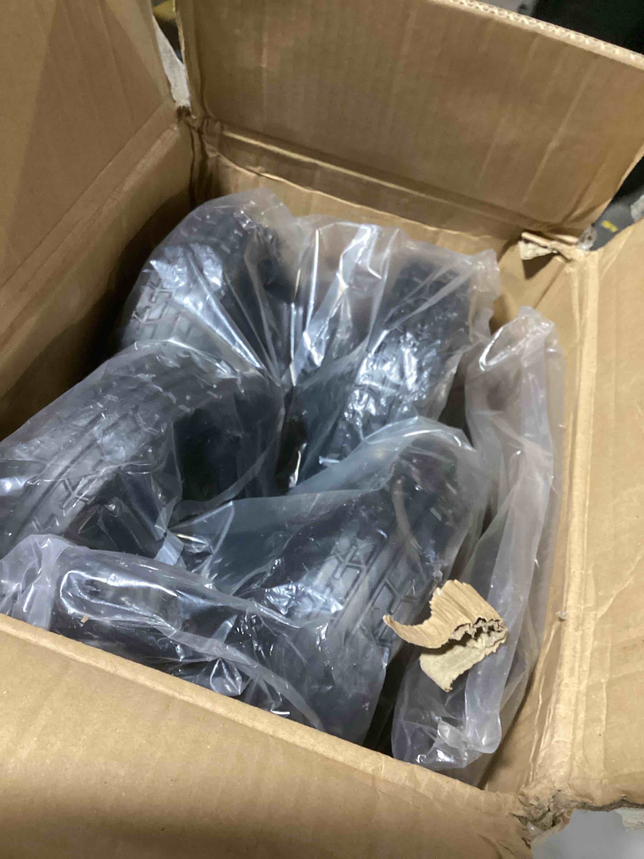 https://s3.amazonaws.com/lotting-images-prod/bidfta/PNK0030893_1731959797118.jpeg