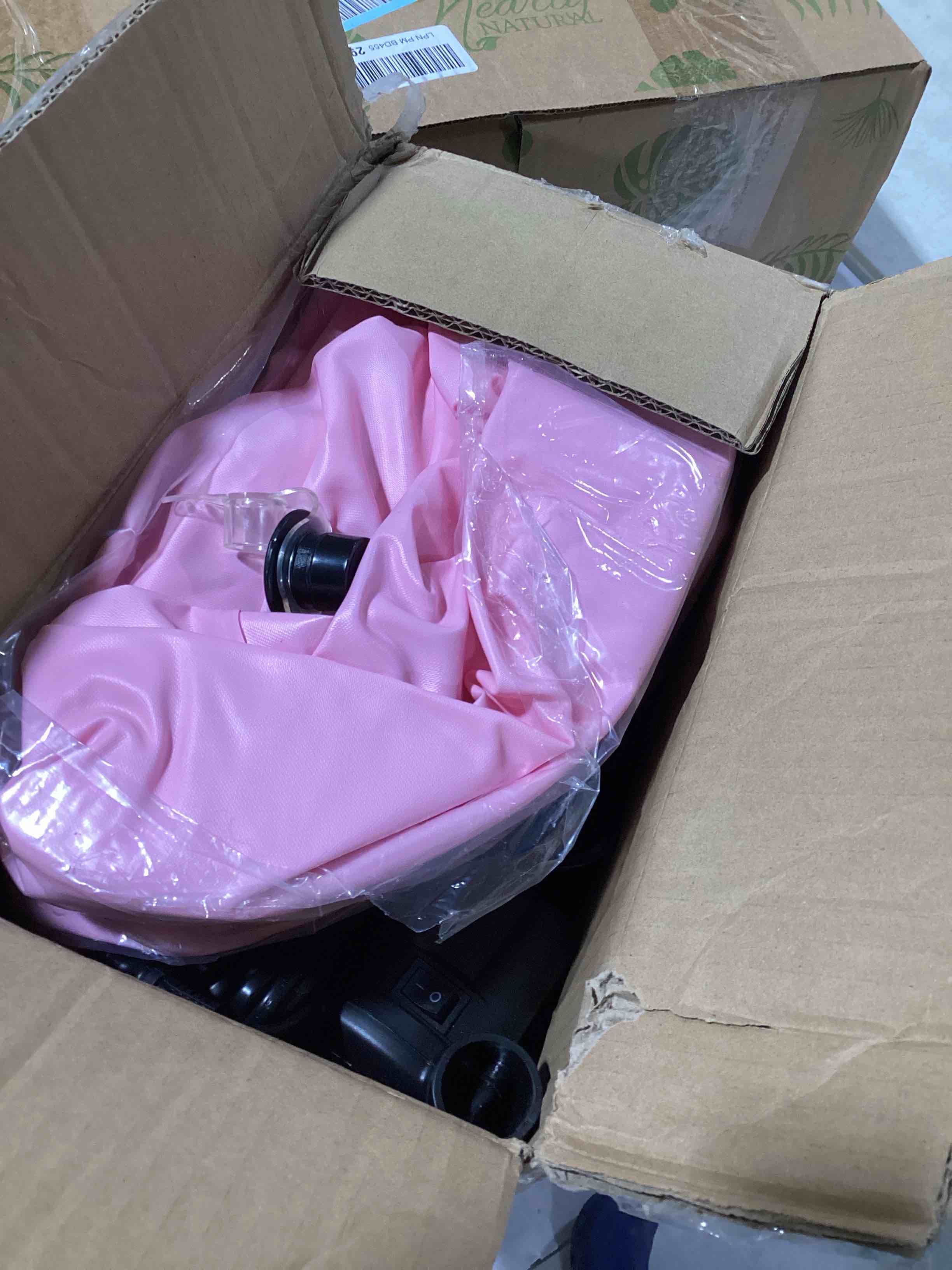 https://s3.amazonaws.com/lotting-images-prod/bidfta/PNK0030963_1731940640400.jpeg