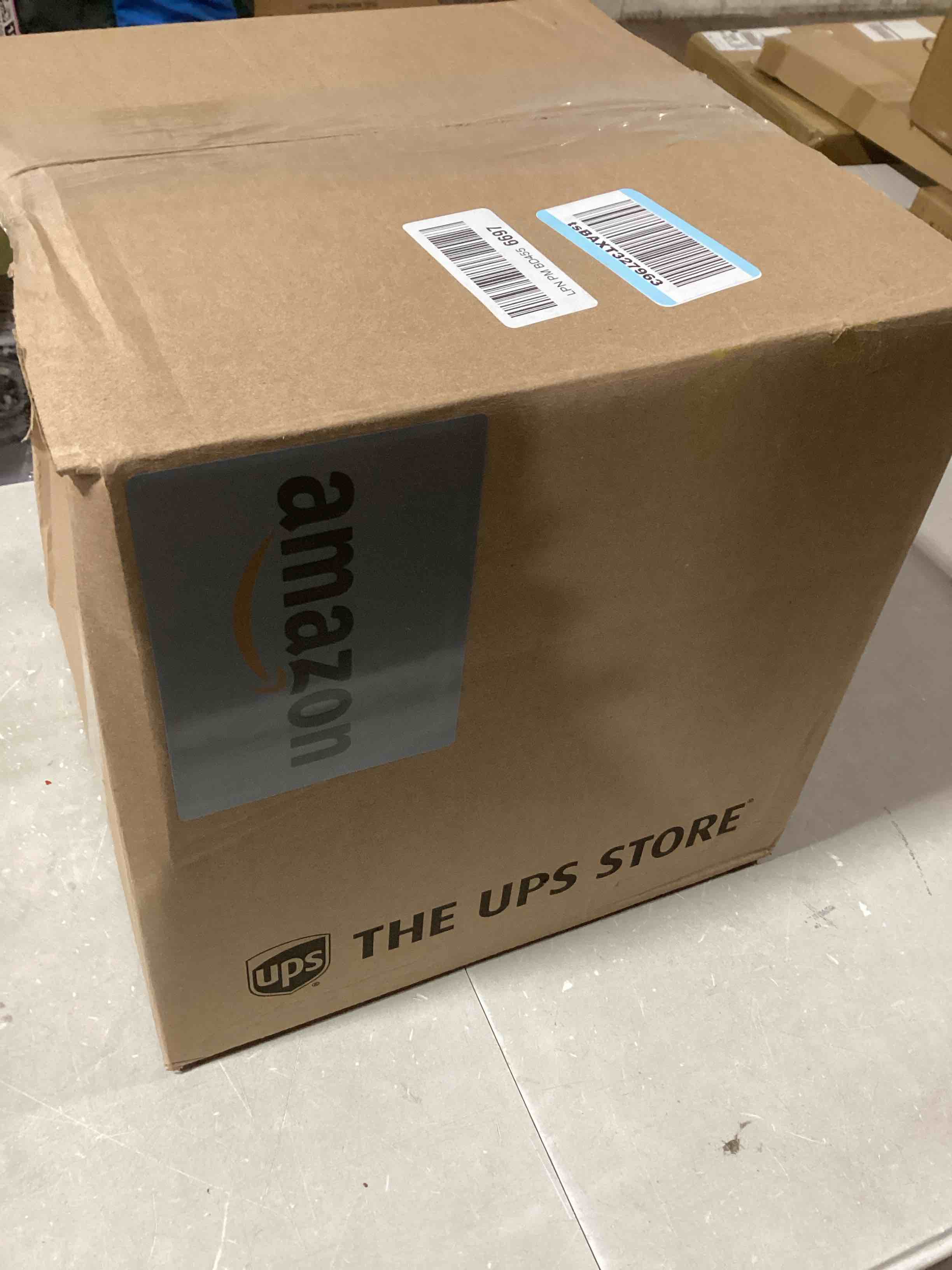 https://s3.amazonaws.com/lotting-images-prod/bidfta/PNK0033866_1730985547082.jpeg