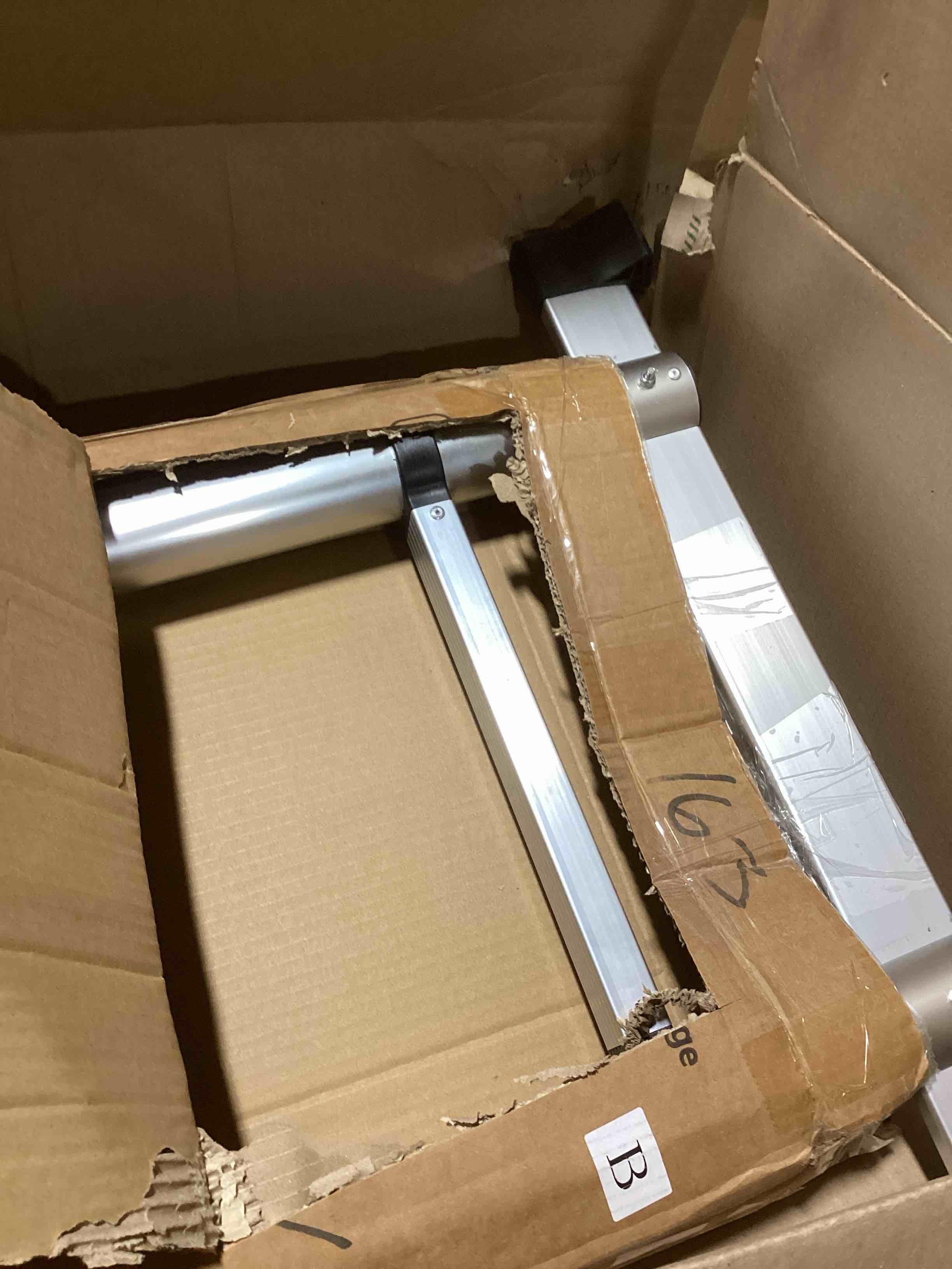 https://s3.amazonaws.com/lotting-images-prod/bidfta/PNK0033880_1730927113766.jpeg