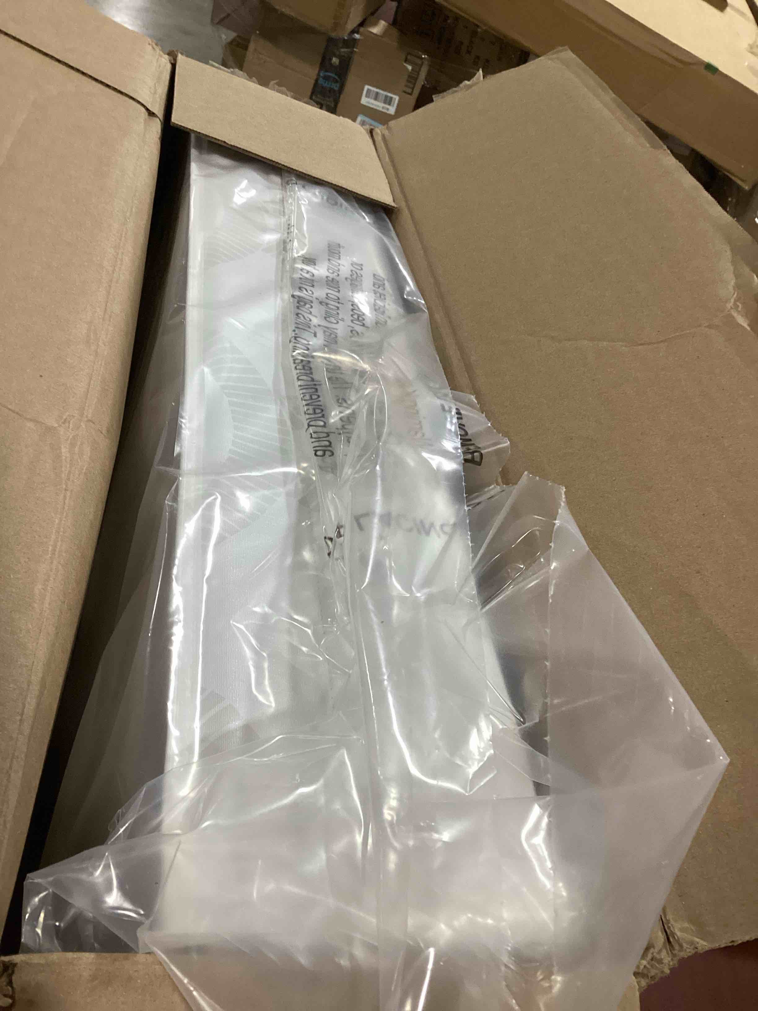 https://s3.amazonaws.com/lotting-images-prod/bidfta/PNK0036155_1733861200010.jpeg