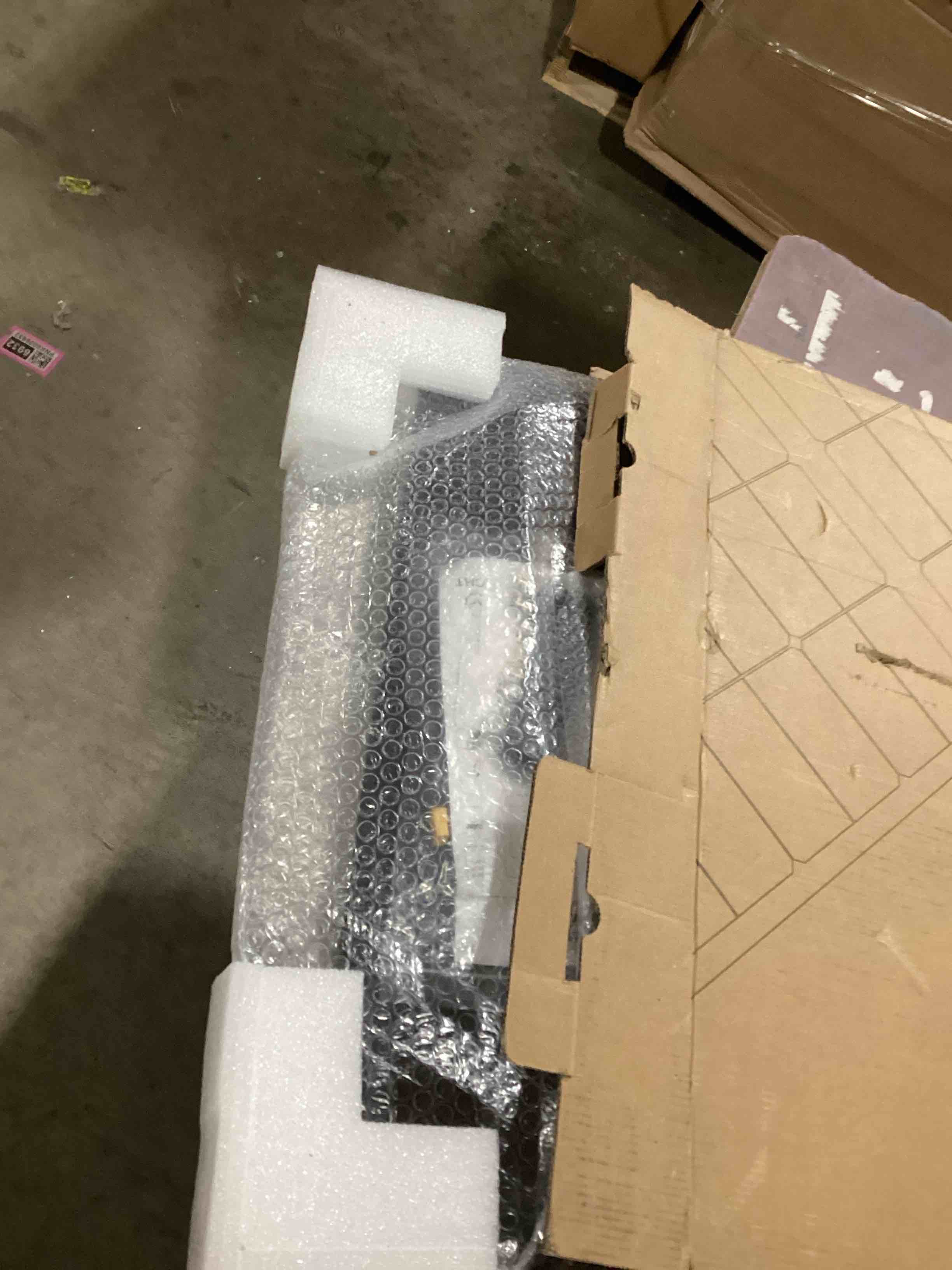https://s3.amazonaws.com/lotting-images-prod/bidfta/PNK0036593_1733578017246.jpeg