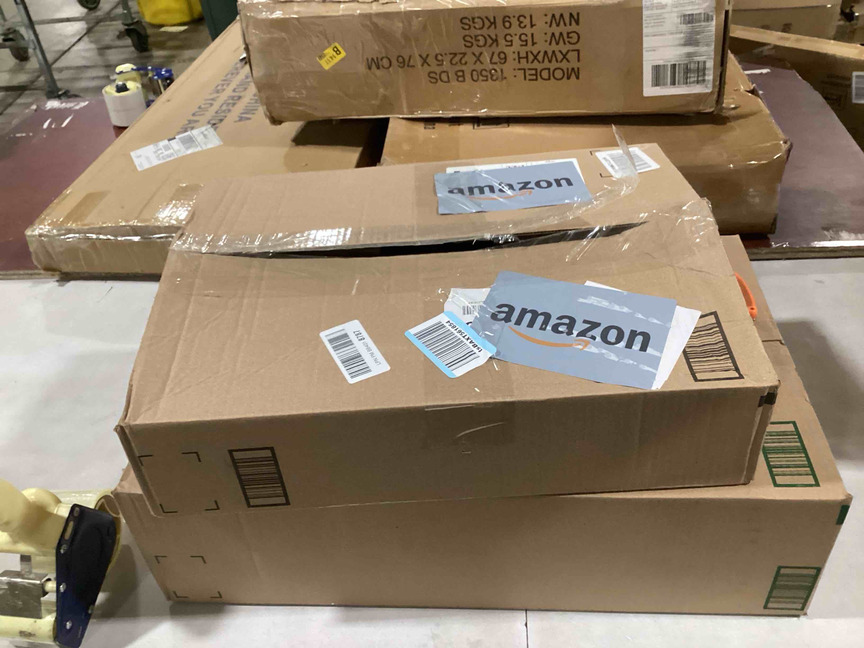 https://s3.amazonaws.com/lotting-images-prod/bidfta/PNK0036658_1733589419556.jpeg