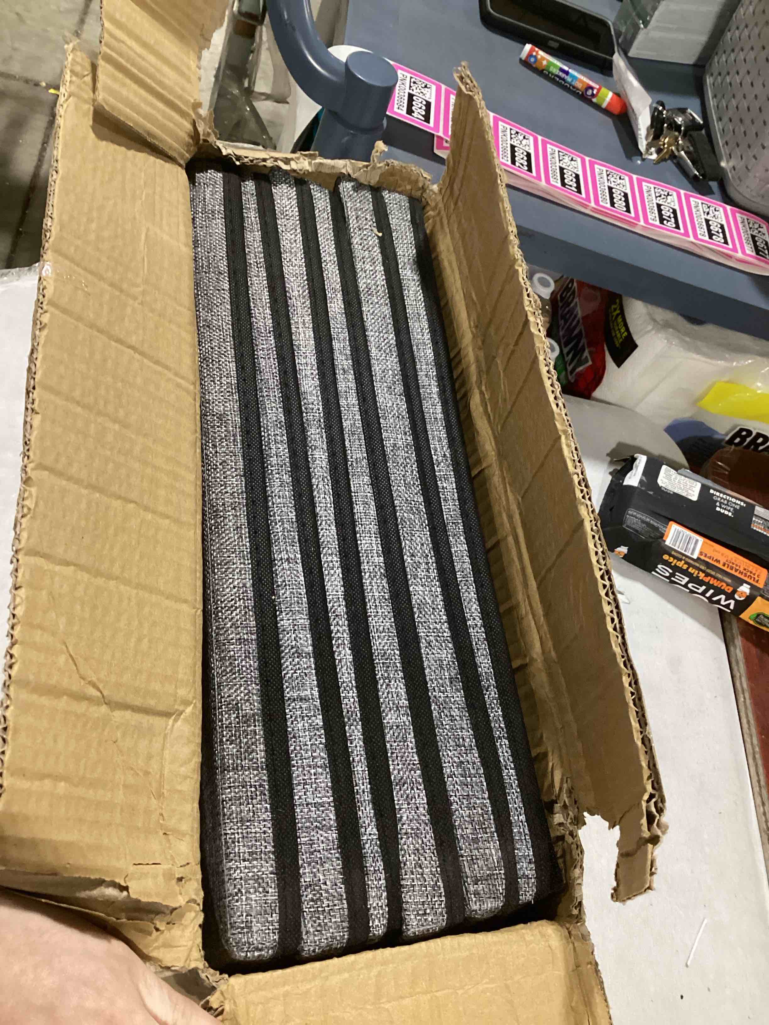 https://s3.amazonaws.com/lotting-images-prod/bidfta/PNK0036680_1733586813075.jpeg