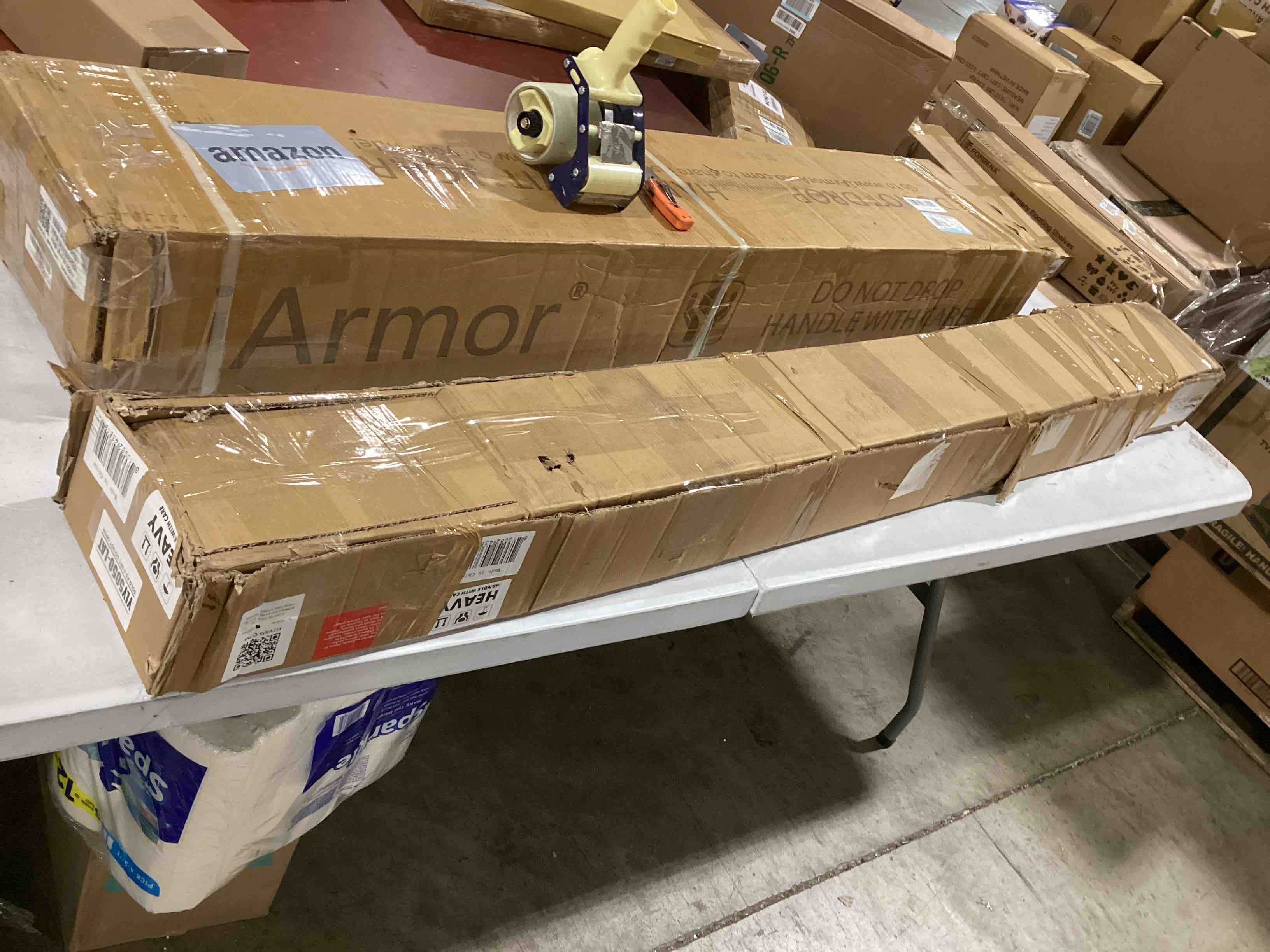 https://s3.amazonaws.com/lotting-images-prod/bidfta/PNK0036724_1733581412648.jpeg