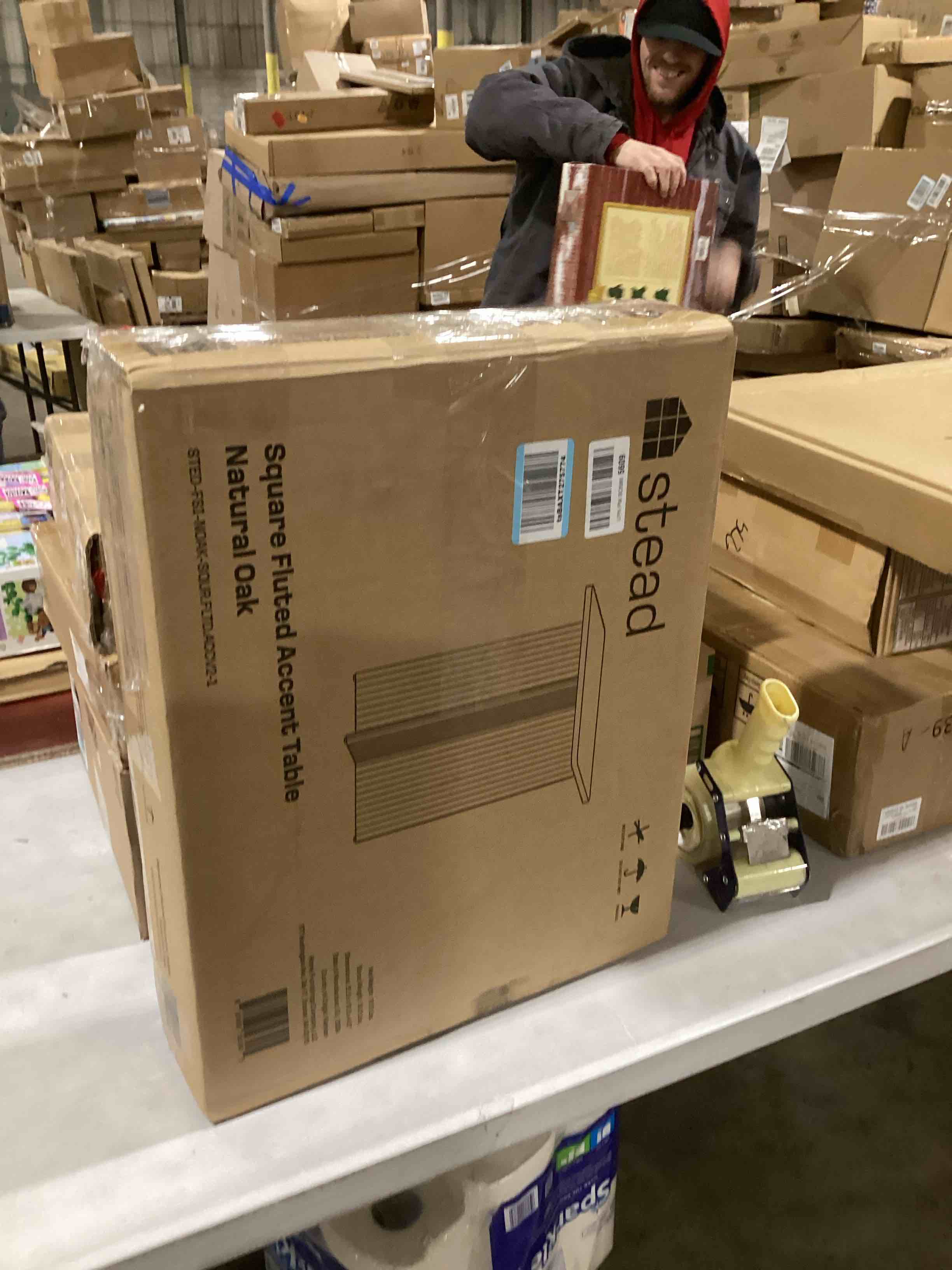 https://s3.amazonaws.com/lotting-images-prod/bidfta/PNK0037175_1733408043342.jpeg