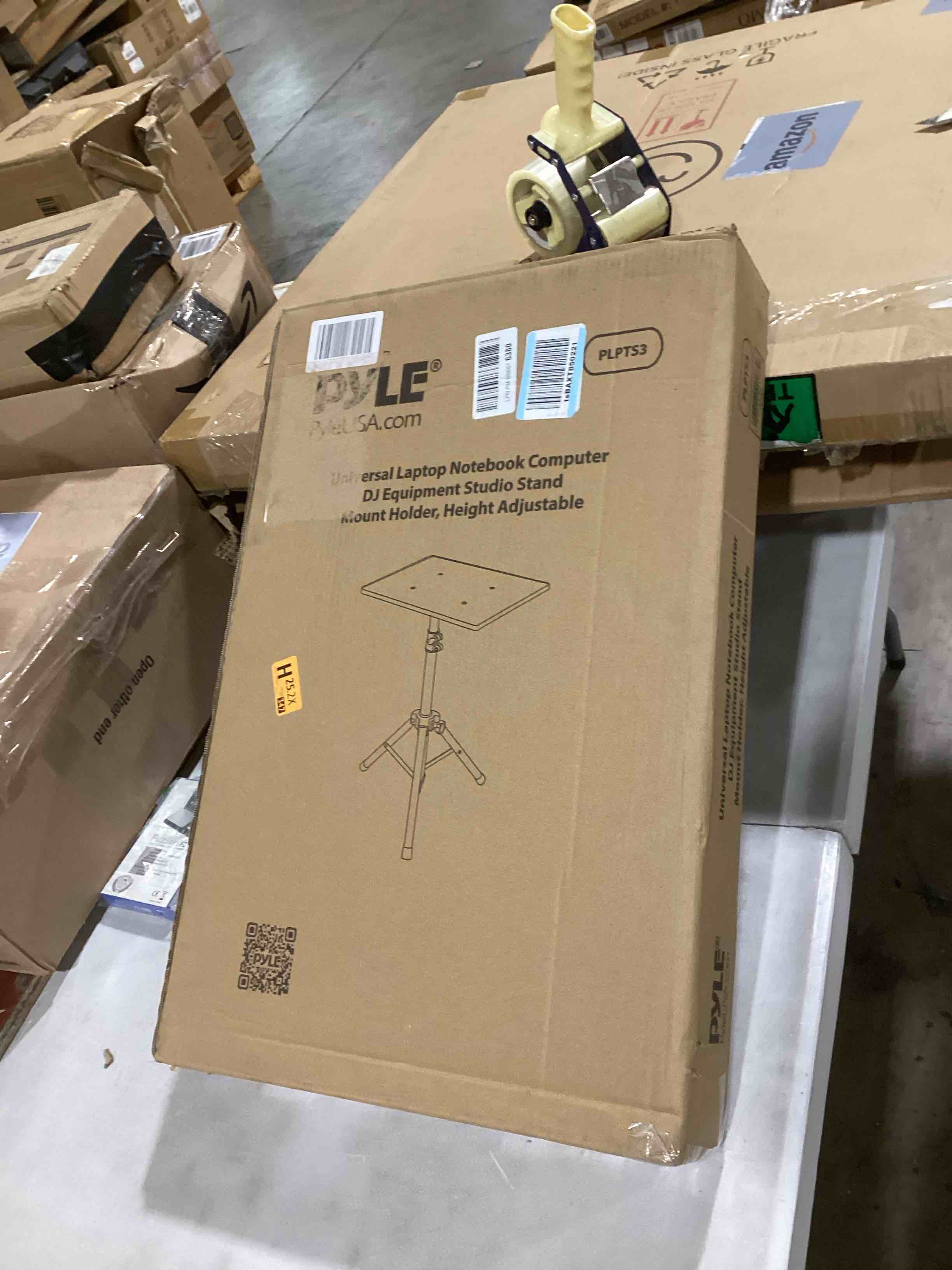 https://s3.amazonaws.com/lotting-images-prod/bidfta/PNK0037887_1733145486139.jpeg