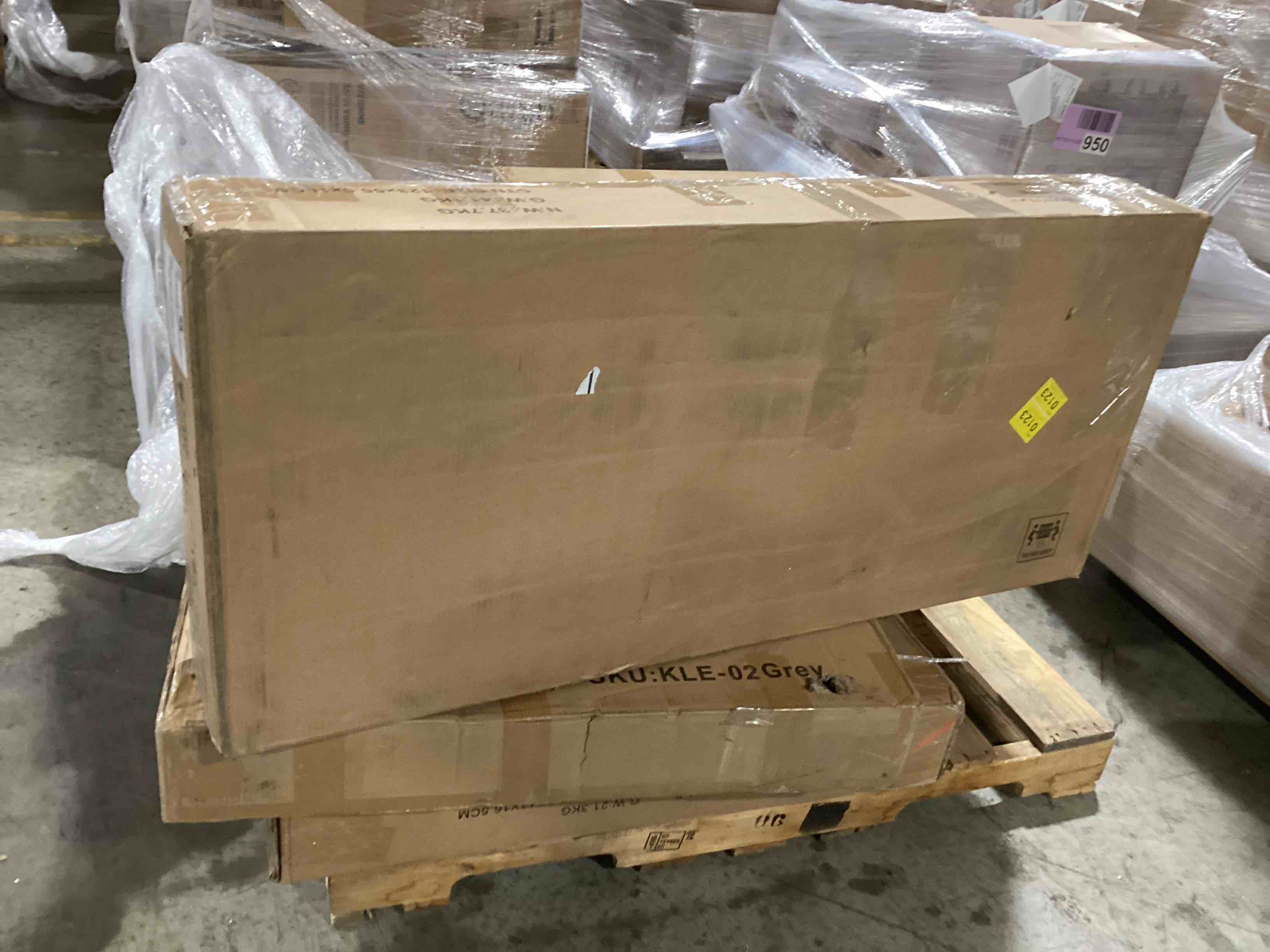 https://s3.amazonaws.com/lotting-images-prod/bidfta/PNK0037905_1732912875805.jpeg