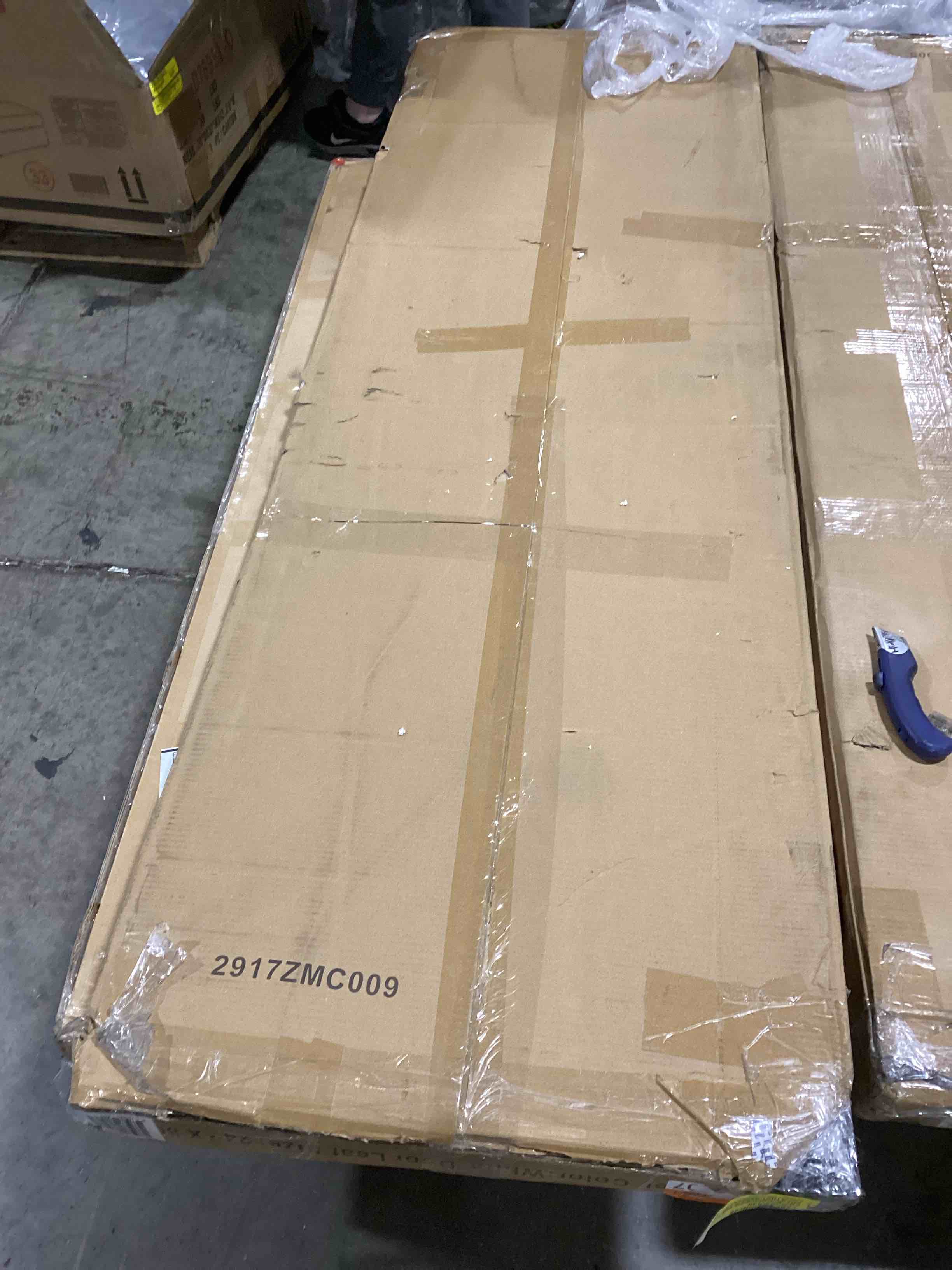 https://s3.amazonaws.com/lotting-images-prod/bidfta/PNK0037982_1732895044962.jpeg