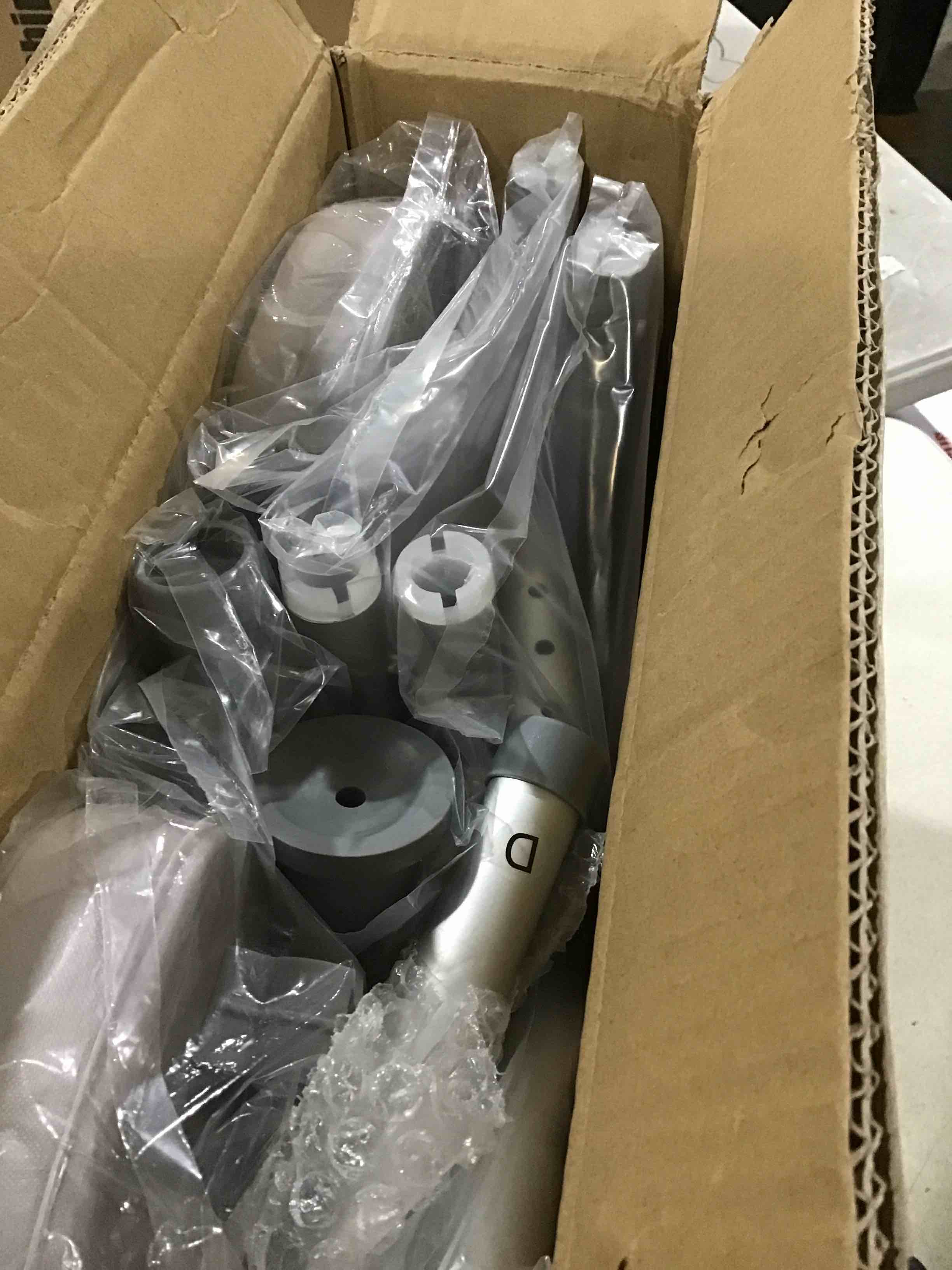 https://s3.amazonaws.com/lotting-images-prod/bidfta/PNK0038142_1733588913727.jpeg