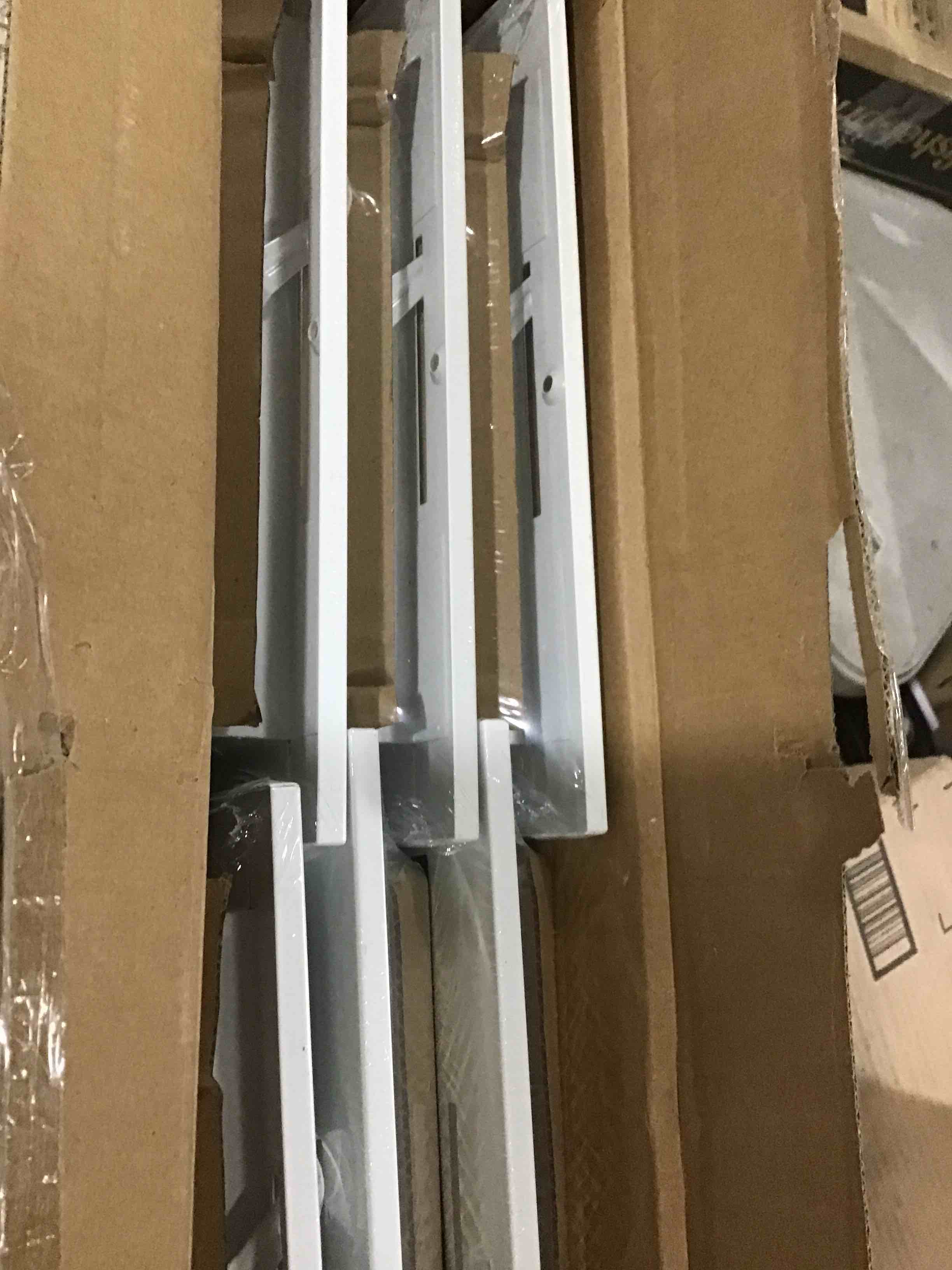 https://s3.amazonaws.com/lotting-images-prod/bidfta/PNK0038164_1733586597664.jpeg