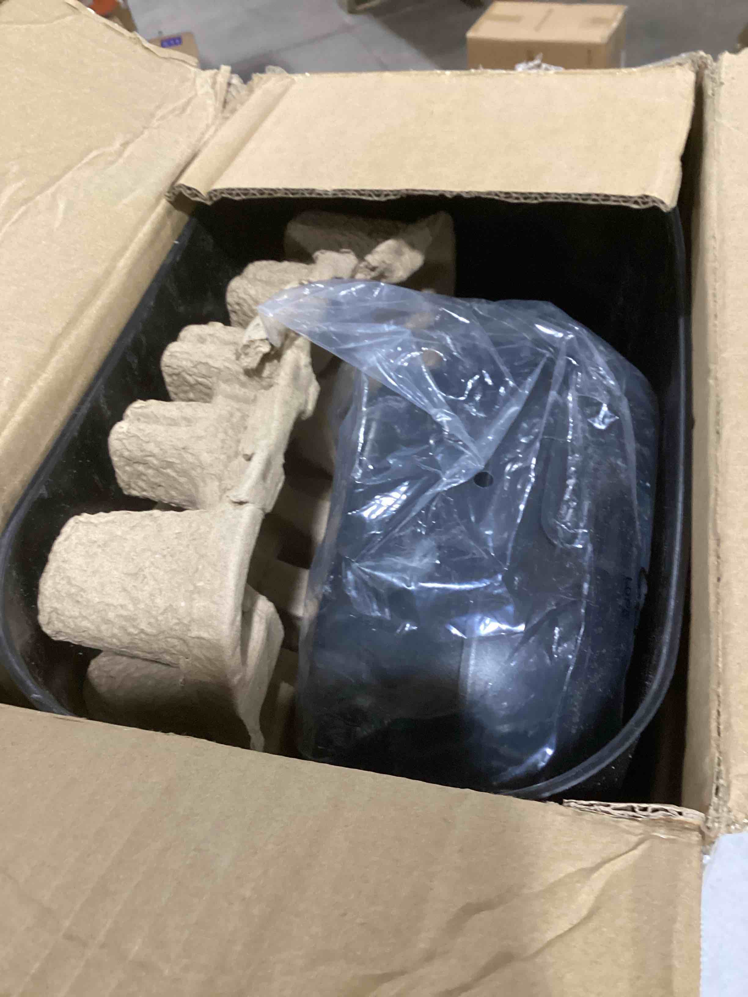 https://s3.amazonaws.com/lotting-images-prod/bidfta/PNK0038604_1732736339996.jpeg