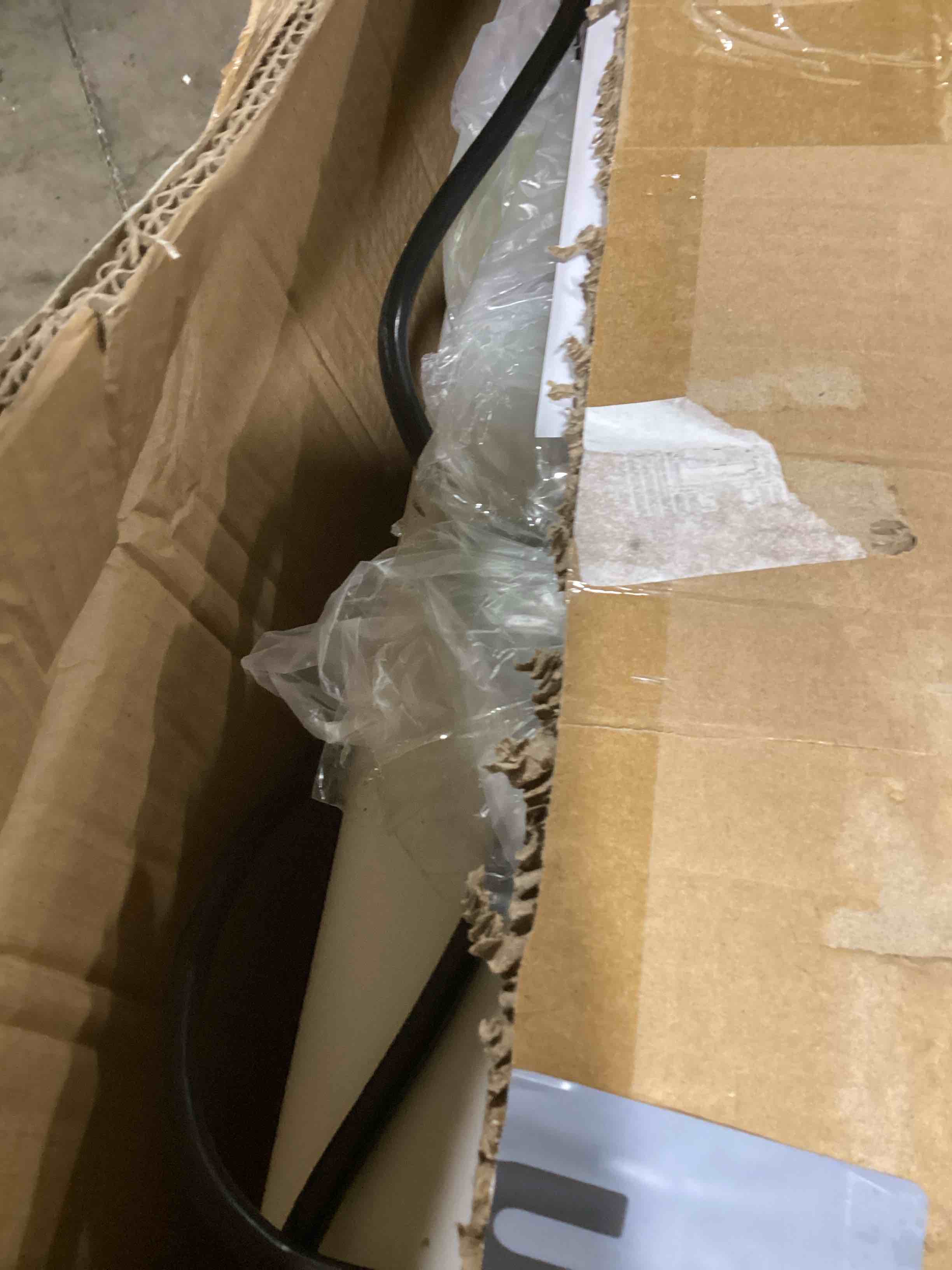 https://s3.amazonaws.com/lotting-images-prod/bidfta/PNK0038688_1732722040062.jpeg