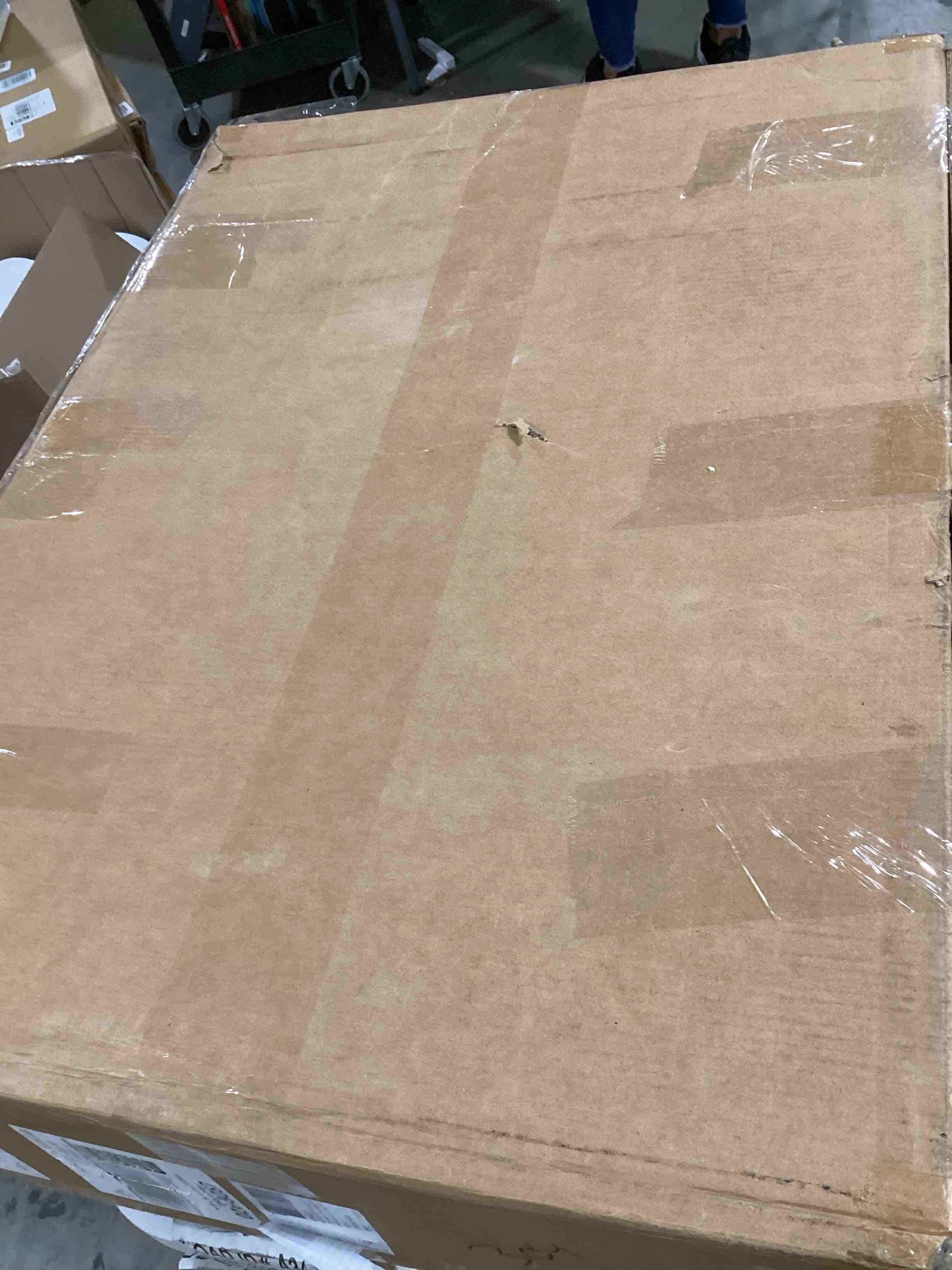 https://s3.amazonaws.com/lotting-images-prod/bidfta/PNK0038726_1732716182128.jpeg