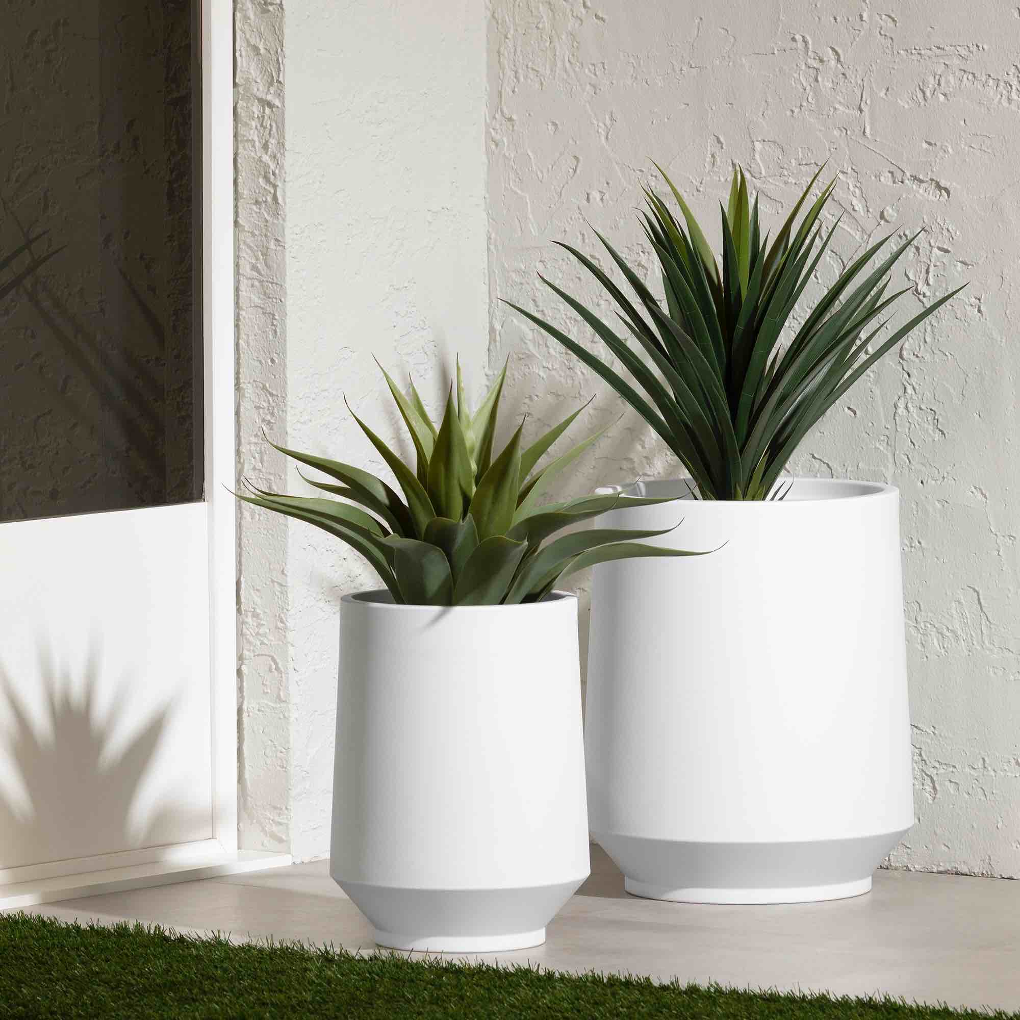 South Shore Dalya, Scandinavian Planter, White