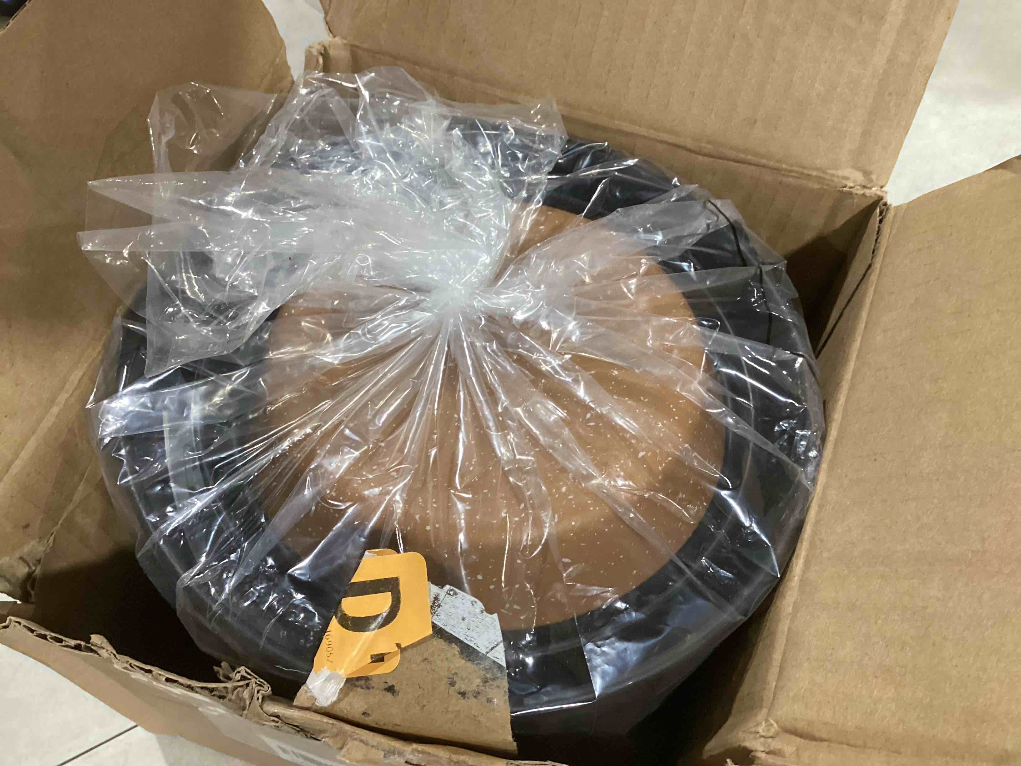 https://s3.amazonaws.com/lotting-images-prod/bidfta/PNK0040381_1733500048945.jpeg