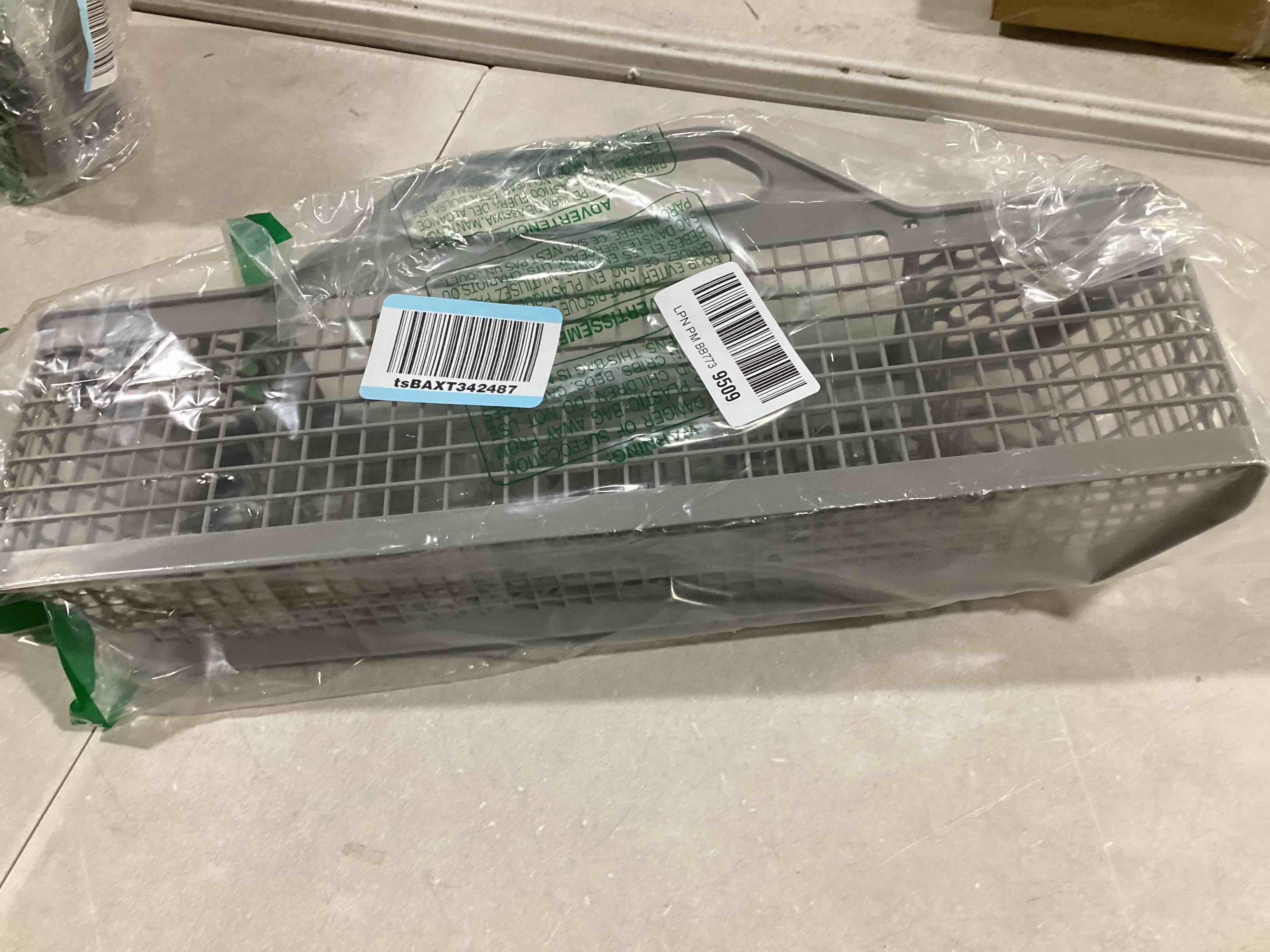 https://s3.amazonaws.com/lotting-images-prod/bidfta/PNK0040400_1733498792747.jpeg