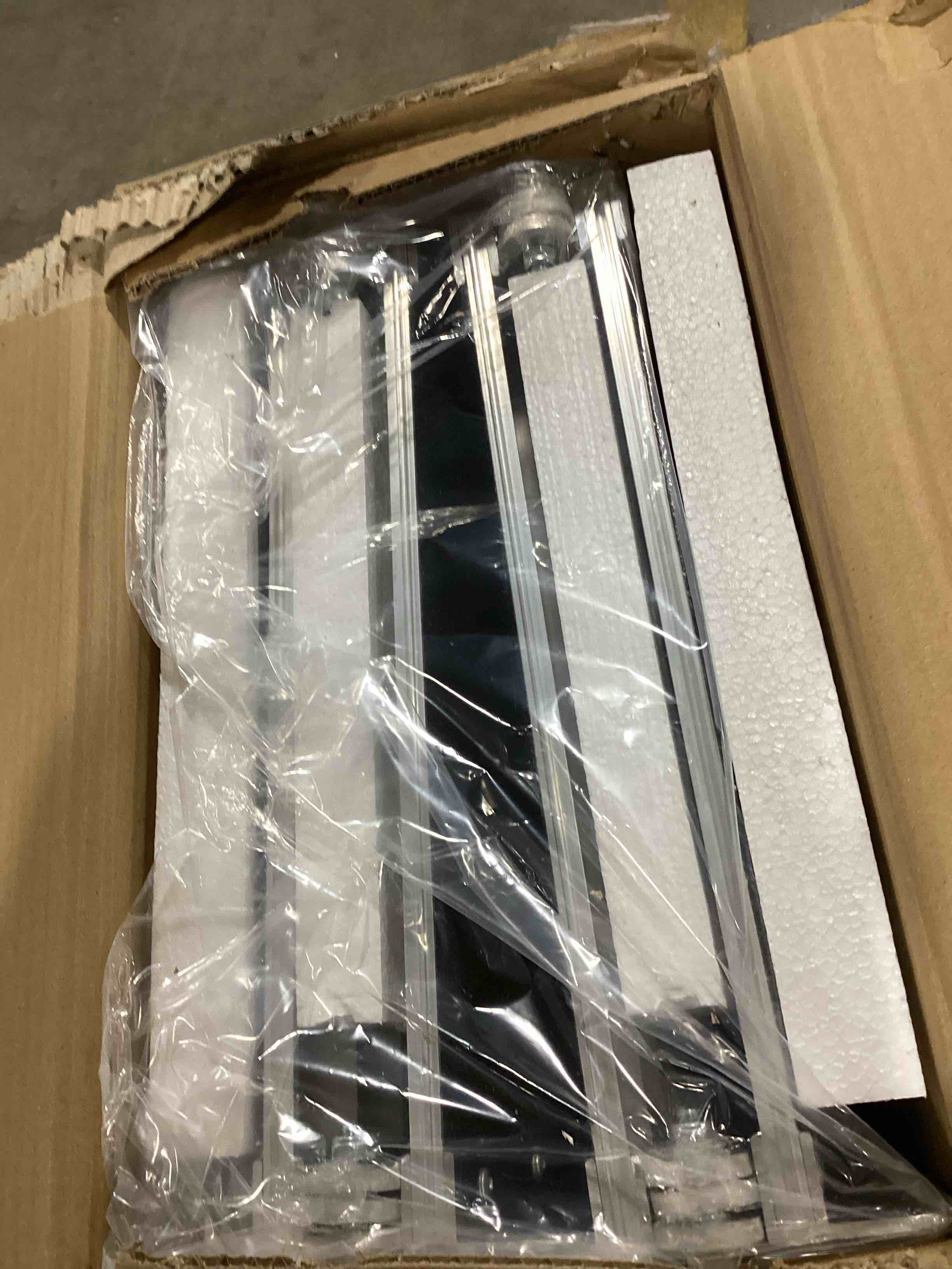 https://s3.amazonaws.com/lotting-images-prod/bidfta/PNK0041105_1732639676843.jpeg