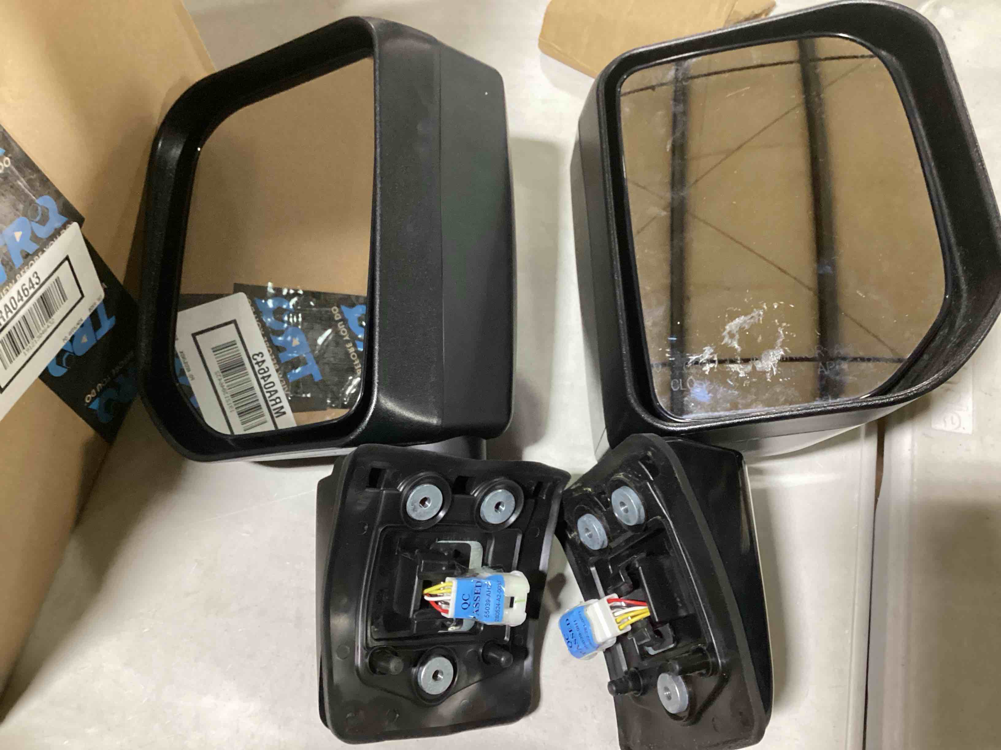 https://s3.amazonaws.com/lotting-images-prod/bidfta/PNK0041560_1732132046255.jpeg