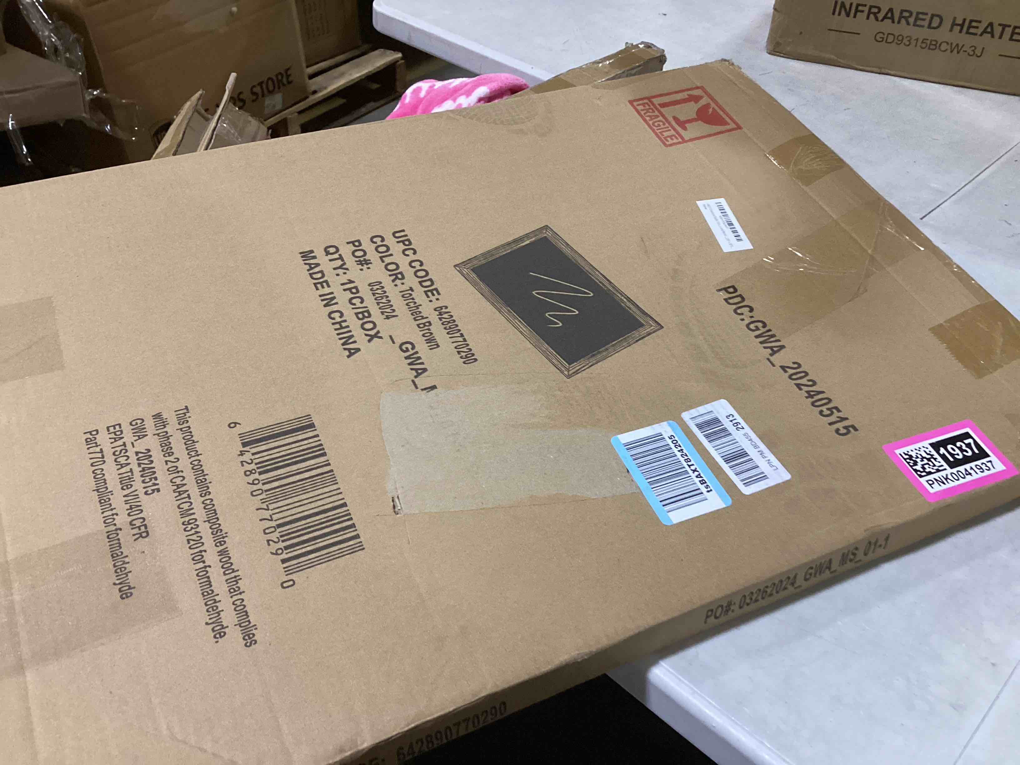 https://s3.amazonaws.com/lotting-images-prod/bidfta/PNK0041937_1731940115782.jpeg