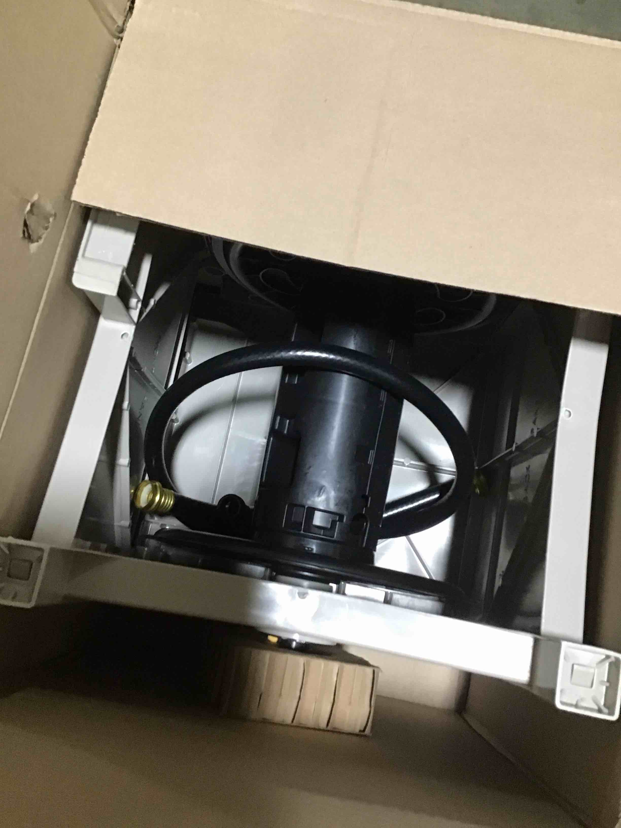 https://s3.amazonaws.com/lotting-images-prod/bidfta/PNK0044188_1735927413545.jpeg