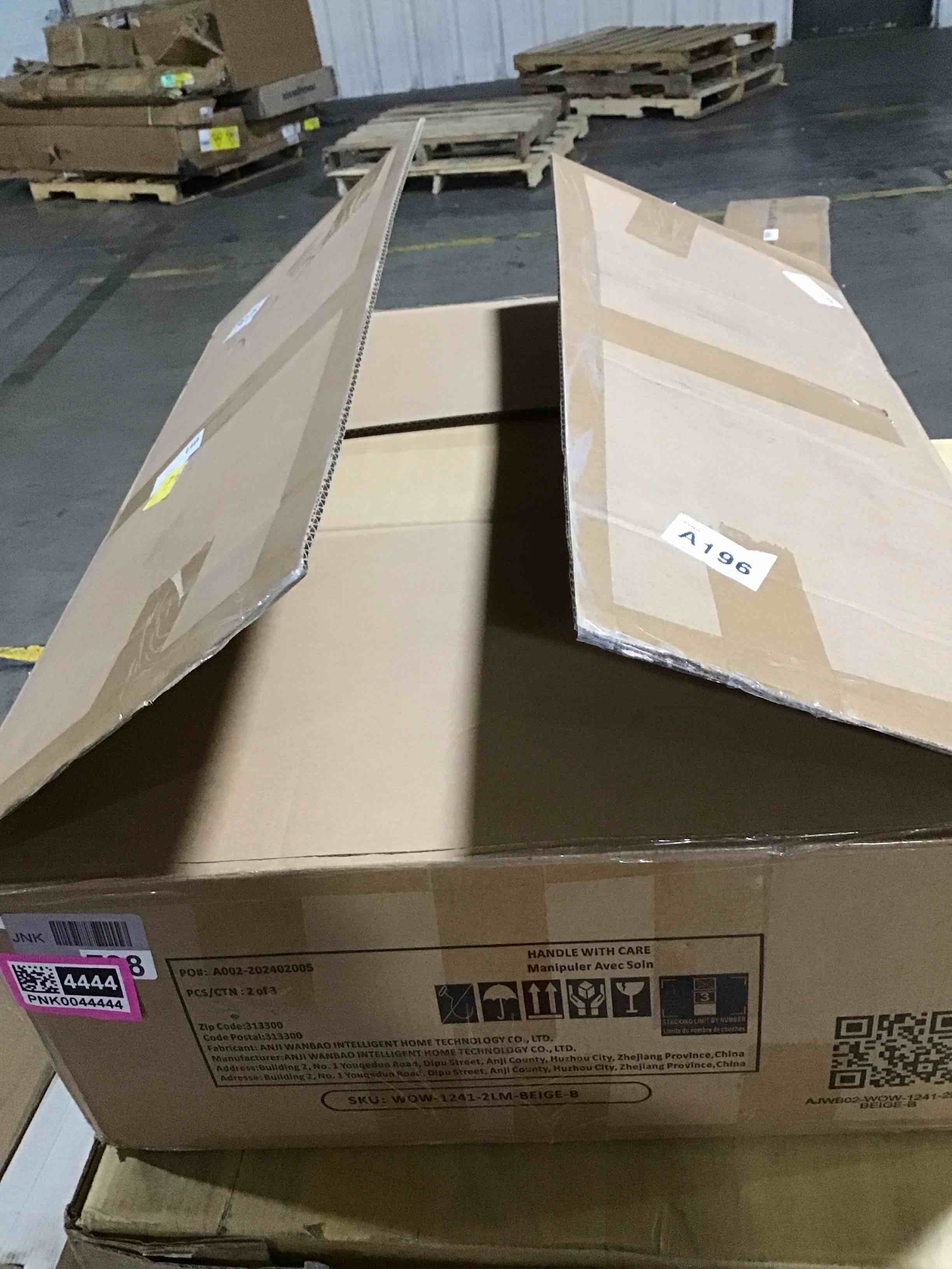 https://s3.amazonaws.com/lotting-images-prod/bidfta/PNK0044444_1735648916235.jpeg