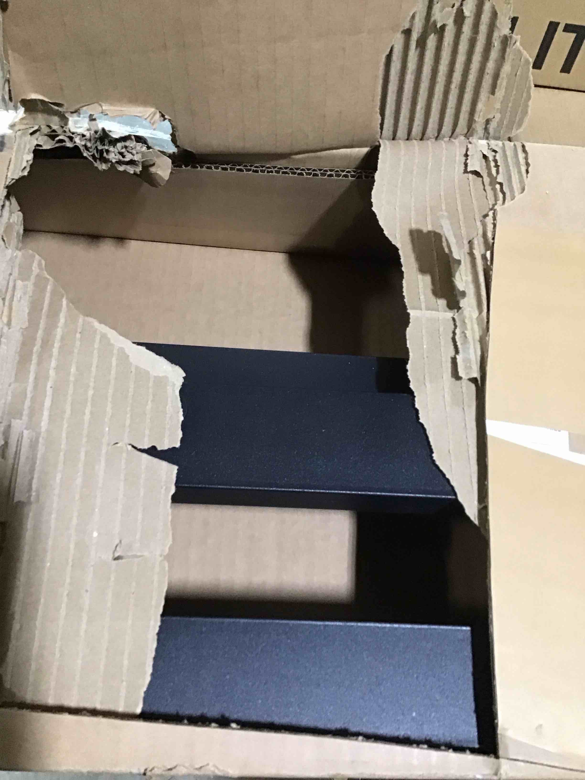 https://s3.amazonaws.com/lotting-images-prod/bidfta/PNK0044477_1735582790469.jpeg