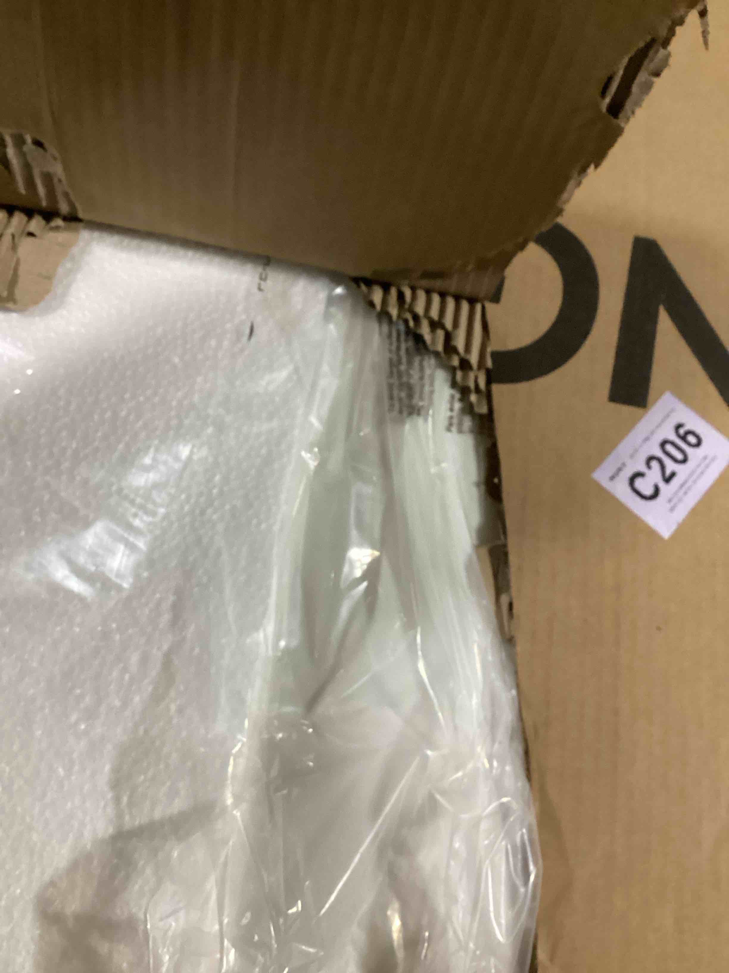 https://s3.amazonaws.com/lotting-images-prod/bidfta/PNK0044646_1735245560435.jpeg