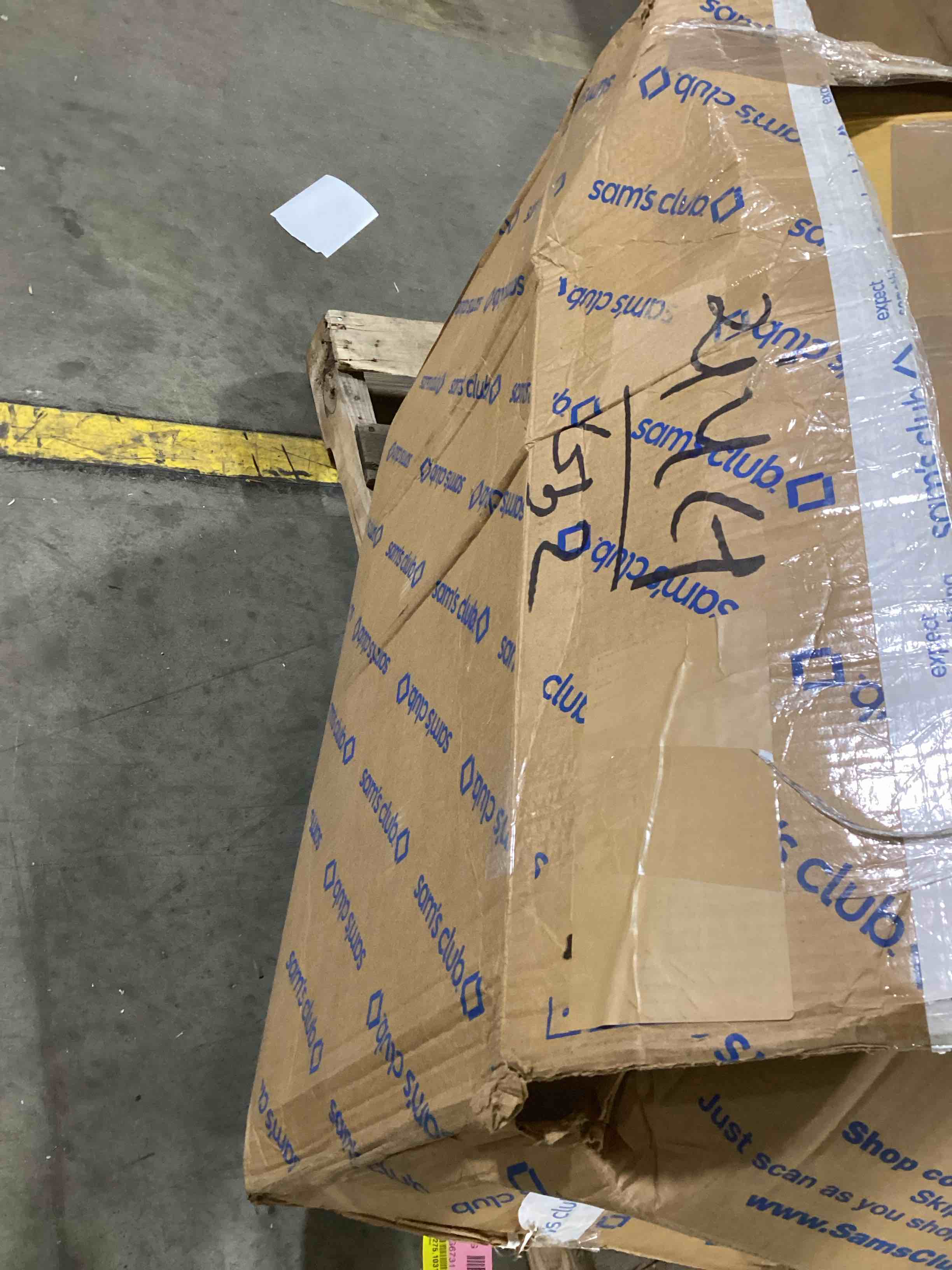 https://s3.amazonaws.com/lotting-images-prod/bidfta/PNK0044884_1735045740607.jpeg