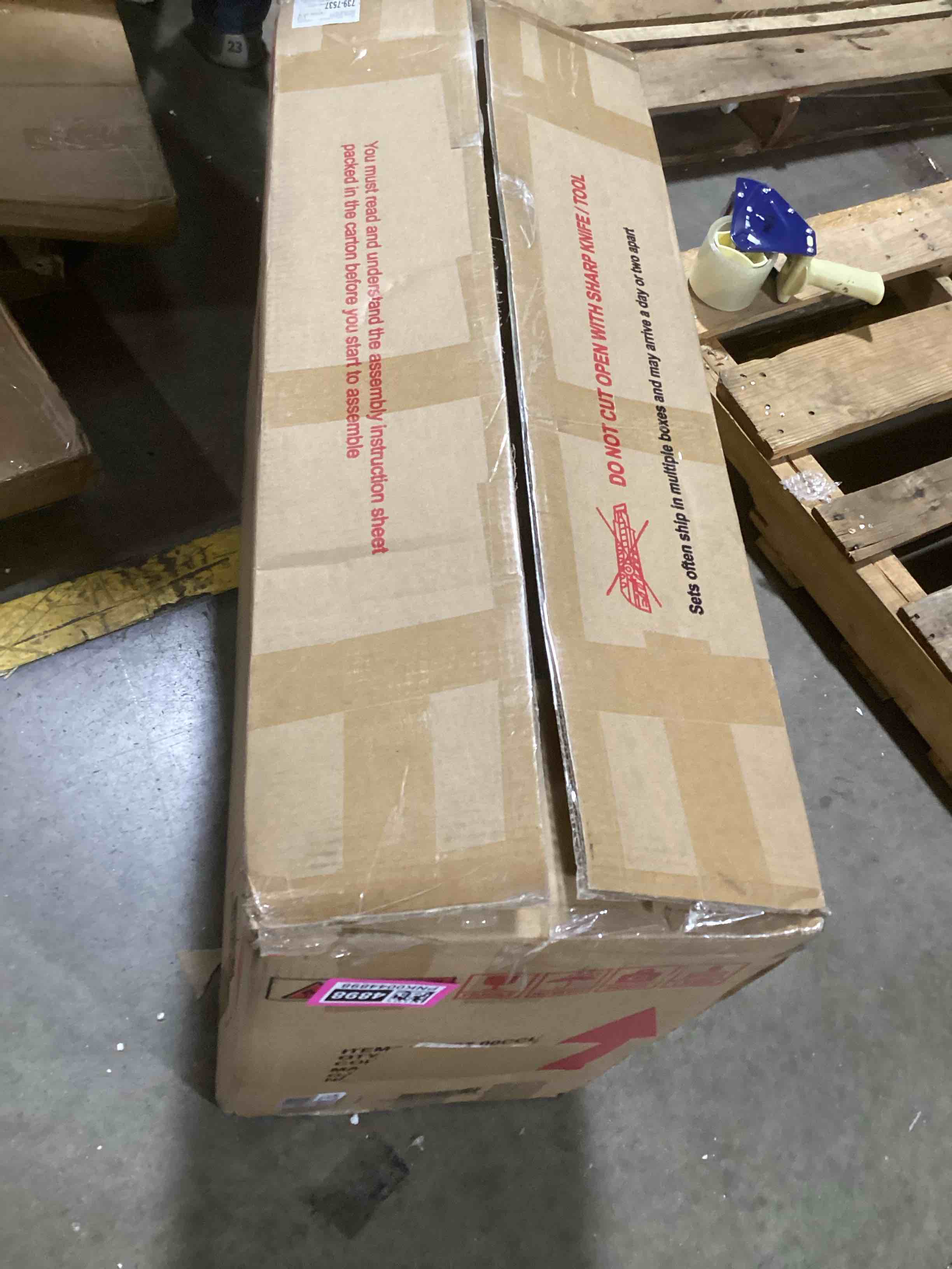 https://s3.amazonaws.com/lotting-images-prod/bidfta/PNK0044898_1734988751065.jpeg