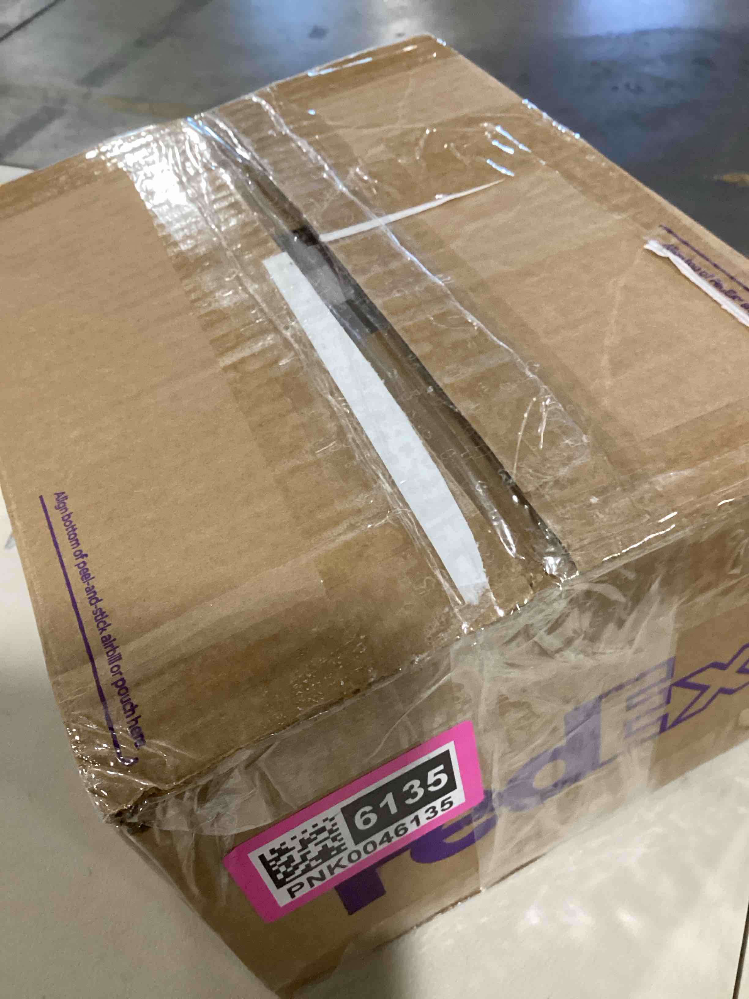 https://s3.amazonaws.com/lotting-images-prod/bidfta/PNK0046135_1736447844714.jpeg