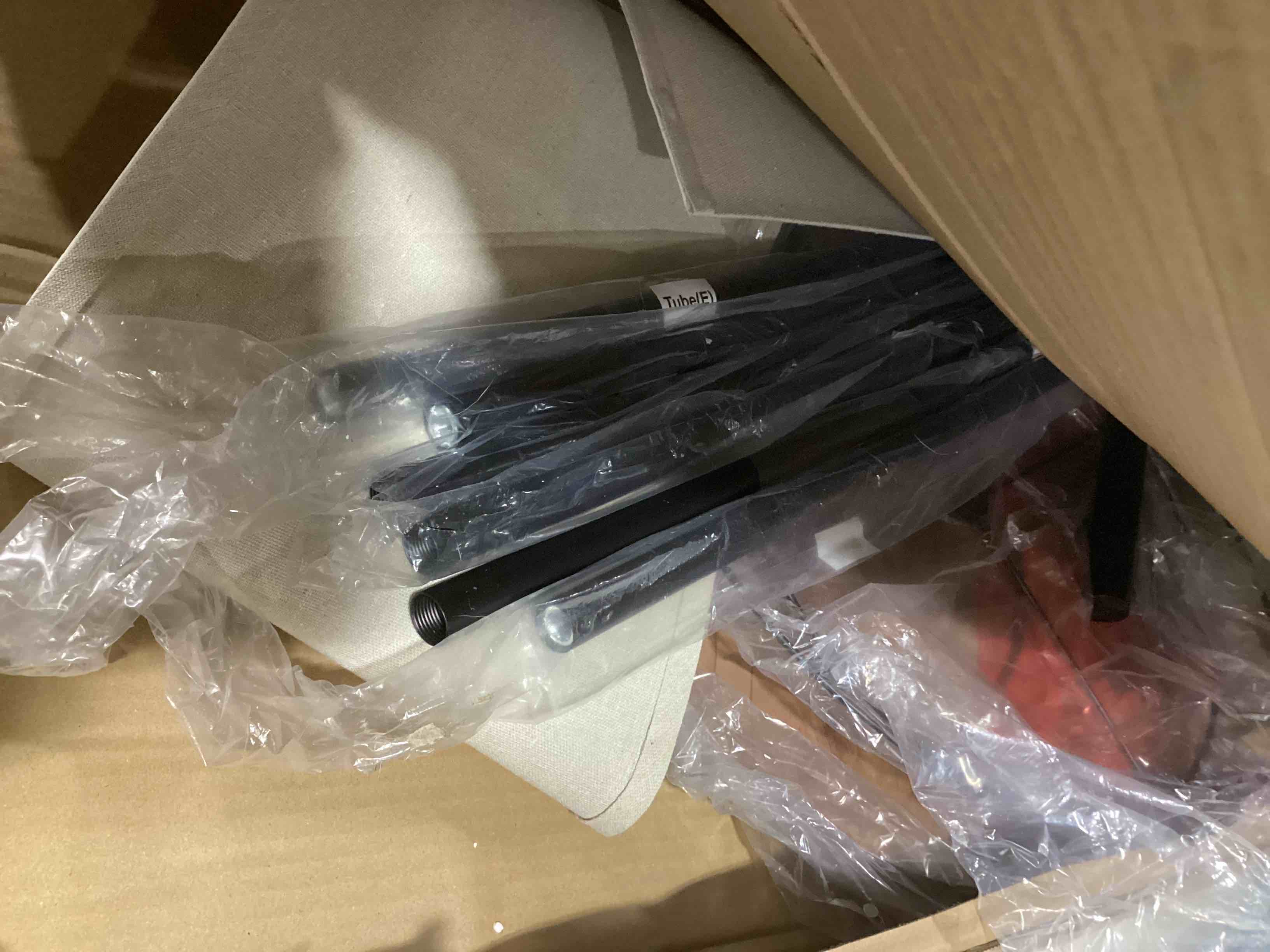 https://s3.amazonaws.com/lotting-images-prod/bidfta/PNK0046151_1736444514368.jpeg
