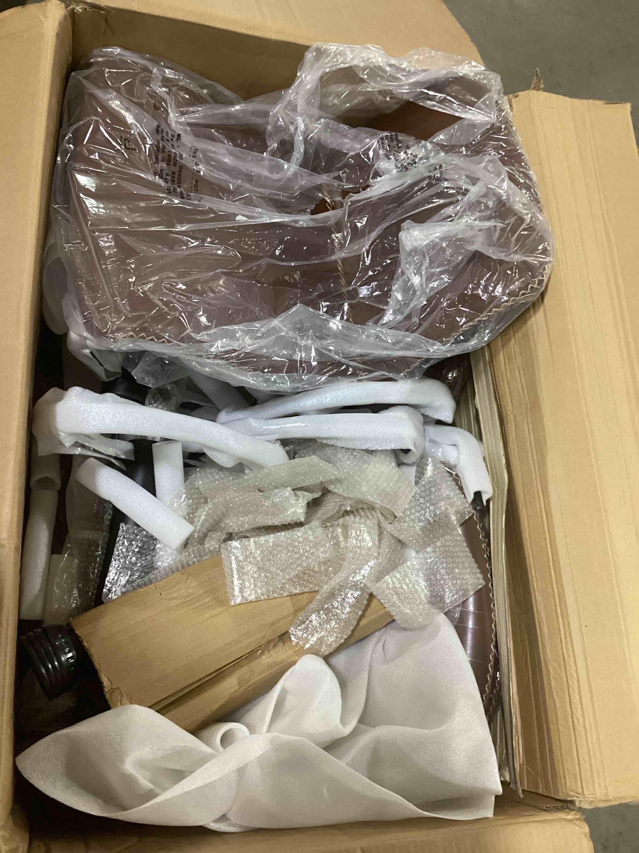 https://s3.amazonaws.com/lotting-images-prod/bidfta/PNK0046397_1735834805918.jpeg