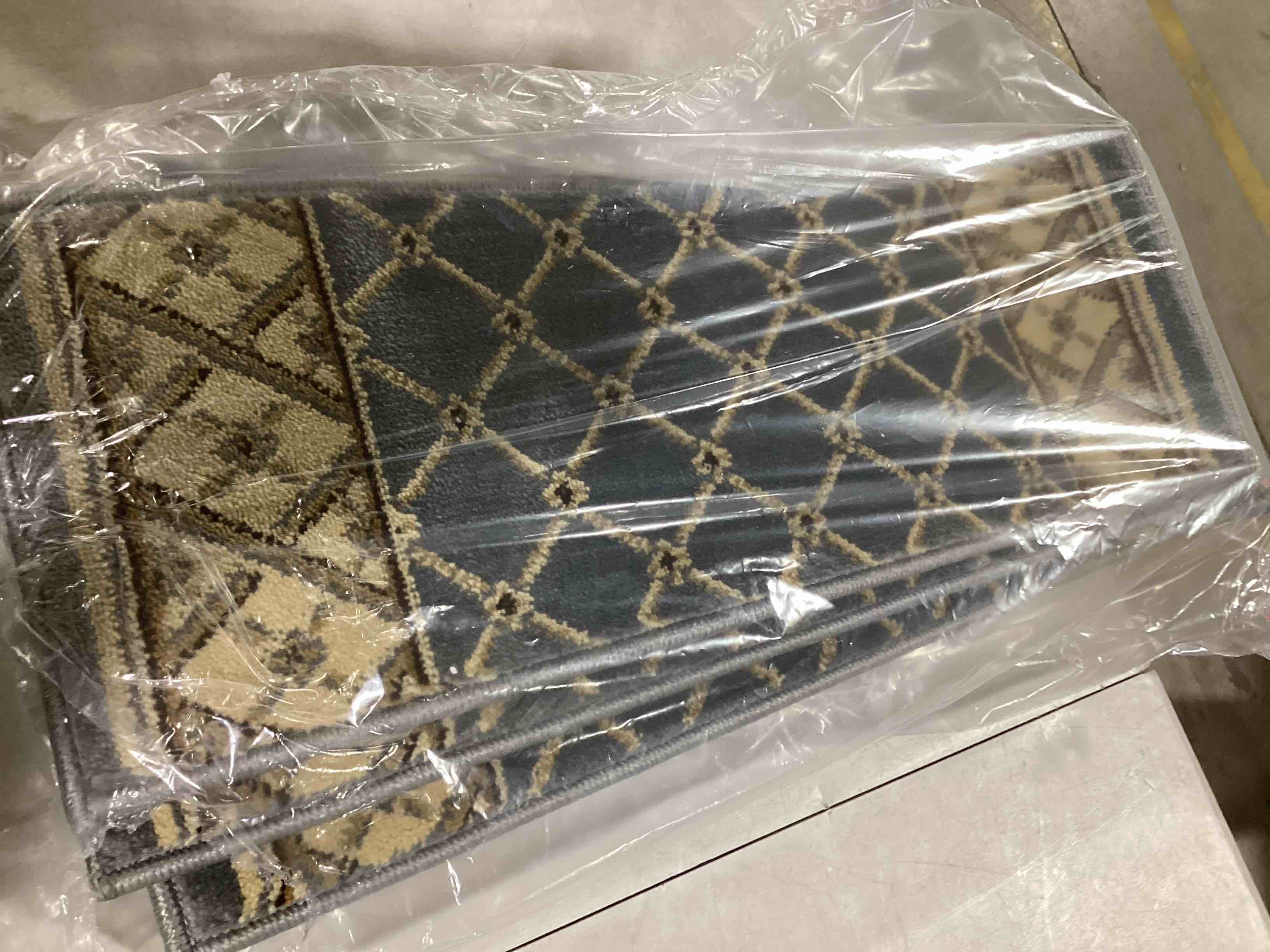 https://s3.amazonaws.com/lotting-images-prod/bidfta/PNK0047133_1734638228096.jpeg