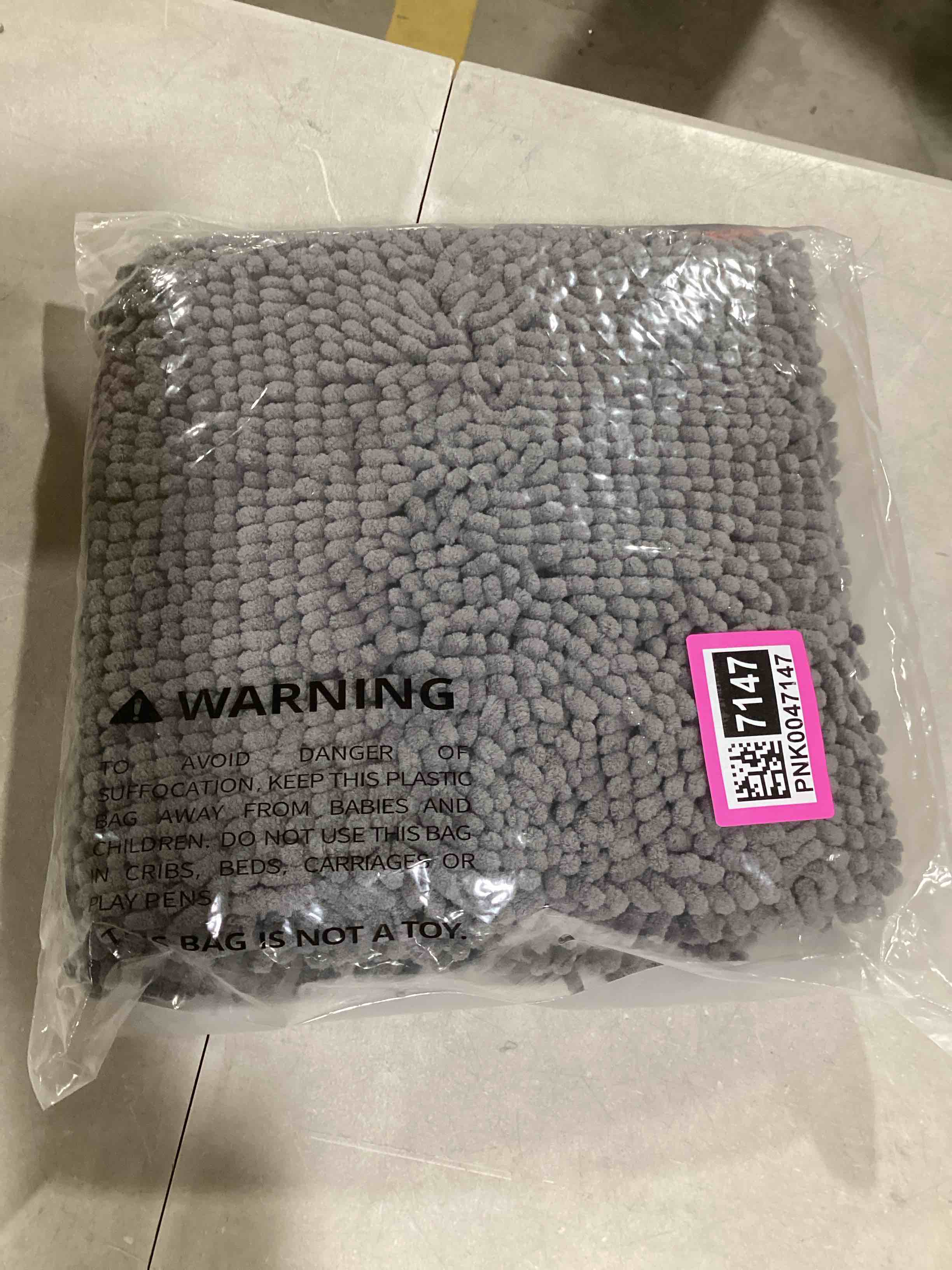 https://s3.amazonaws.com/lotting-images-prod/bidfta/PNK0047147_1734633783390.jpeg