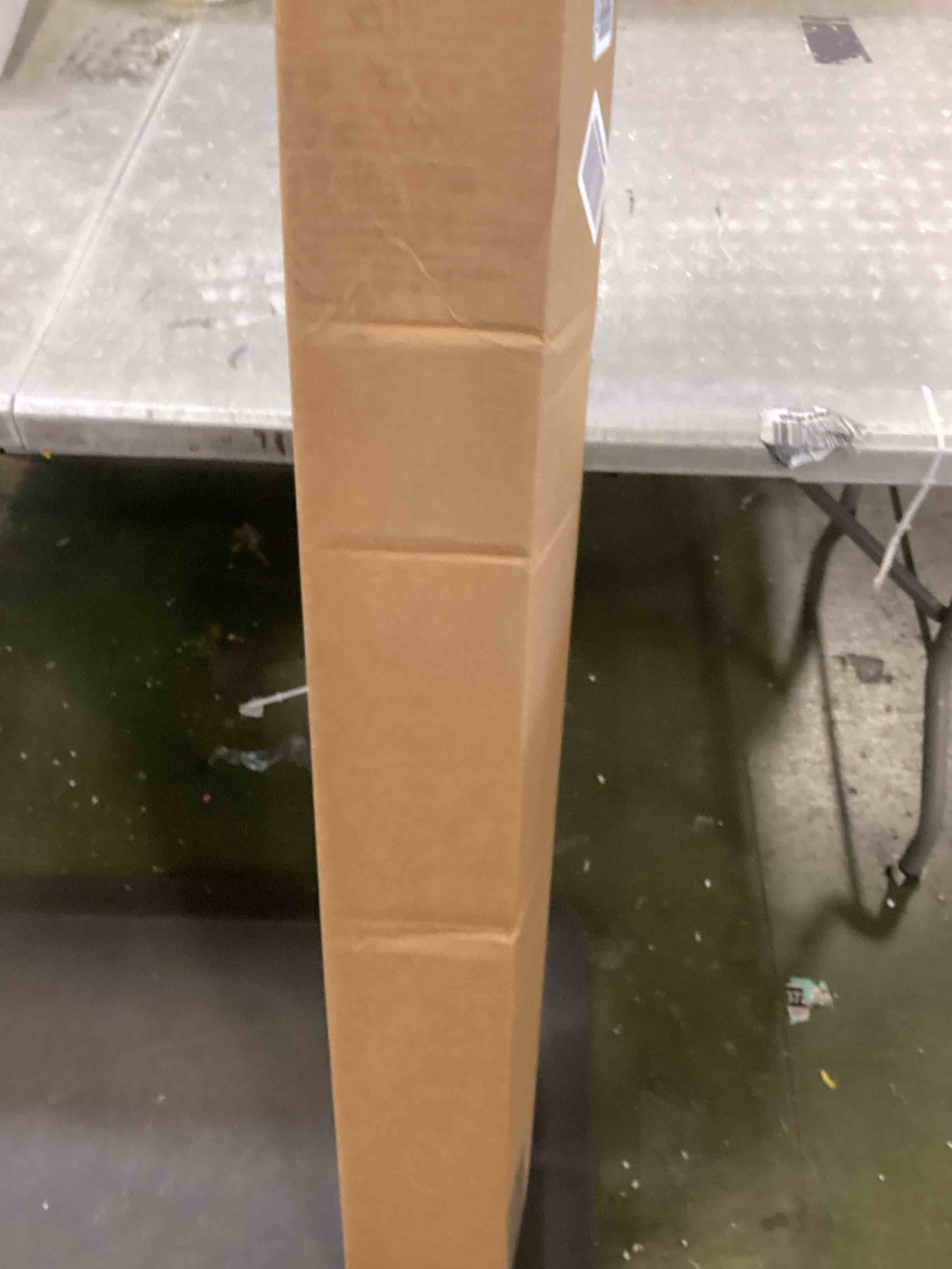 https://s3.amazonaws.com/lotting-images-prod/bidfta/PNK0048232_1724357636859.jpeg