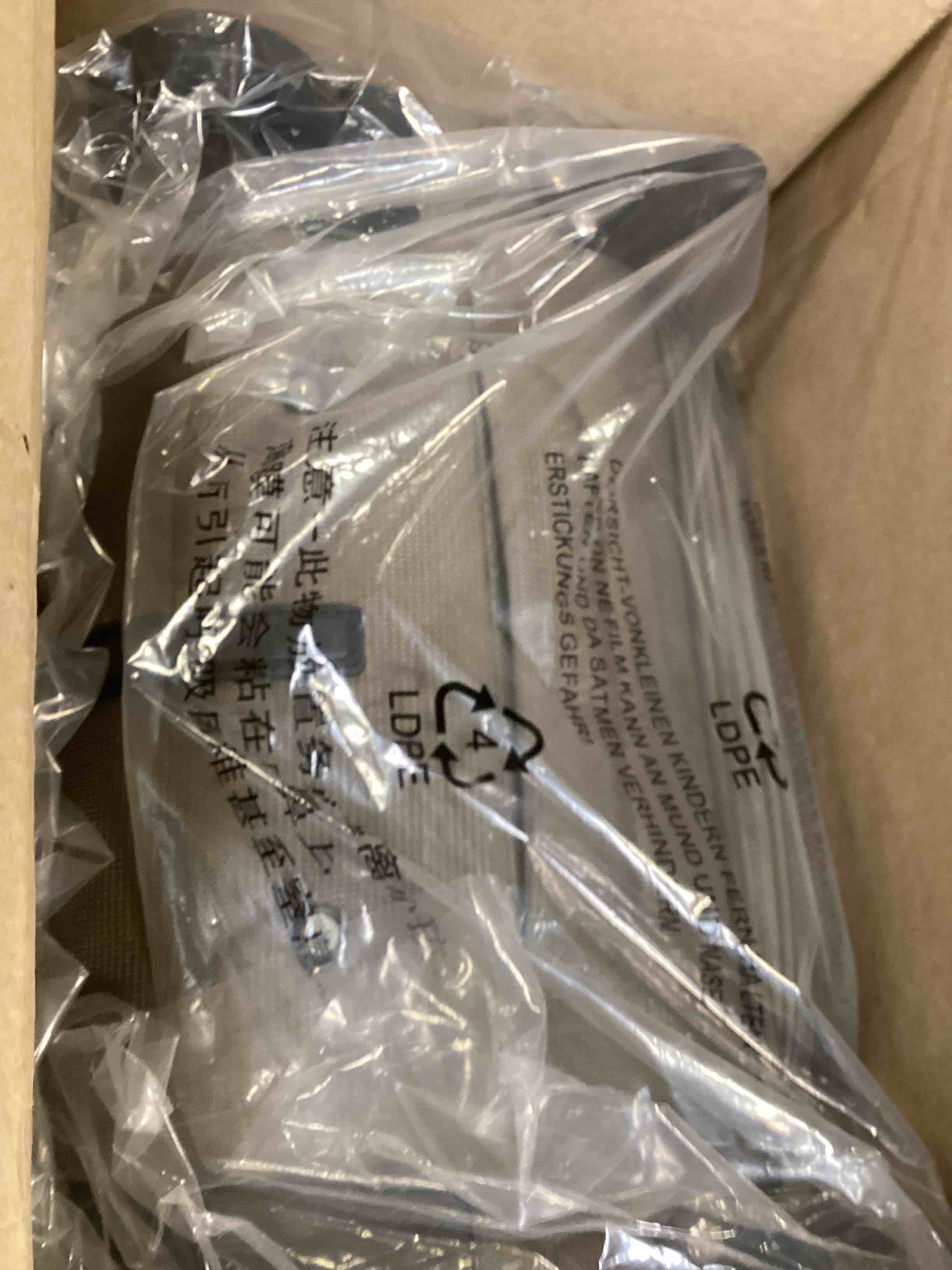 https://s3.amazonaws.com/lotting-images-prod/bidfta/PNK0048632_1724250832668.jpeg