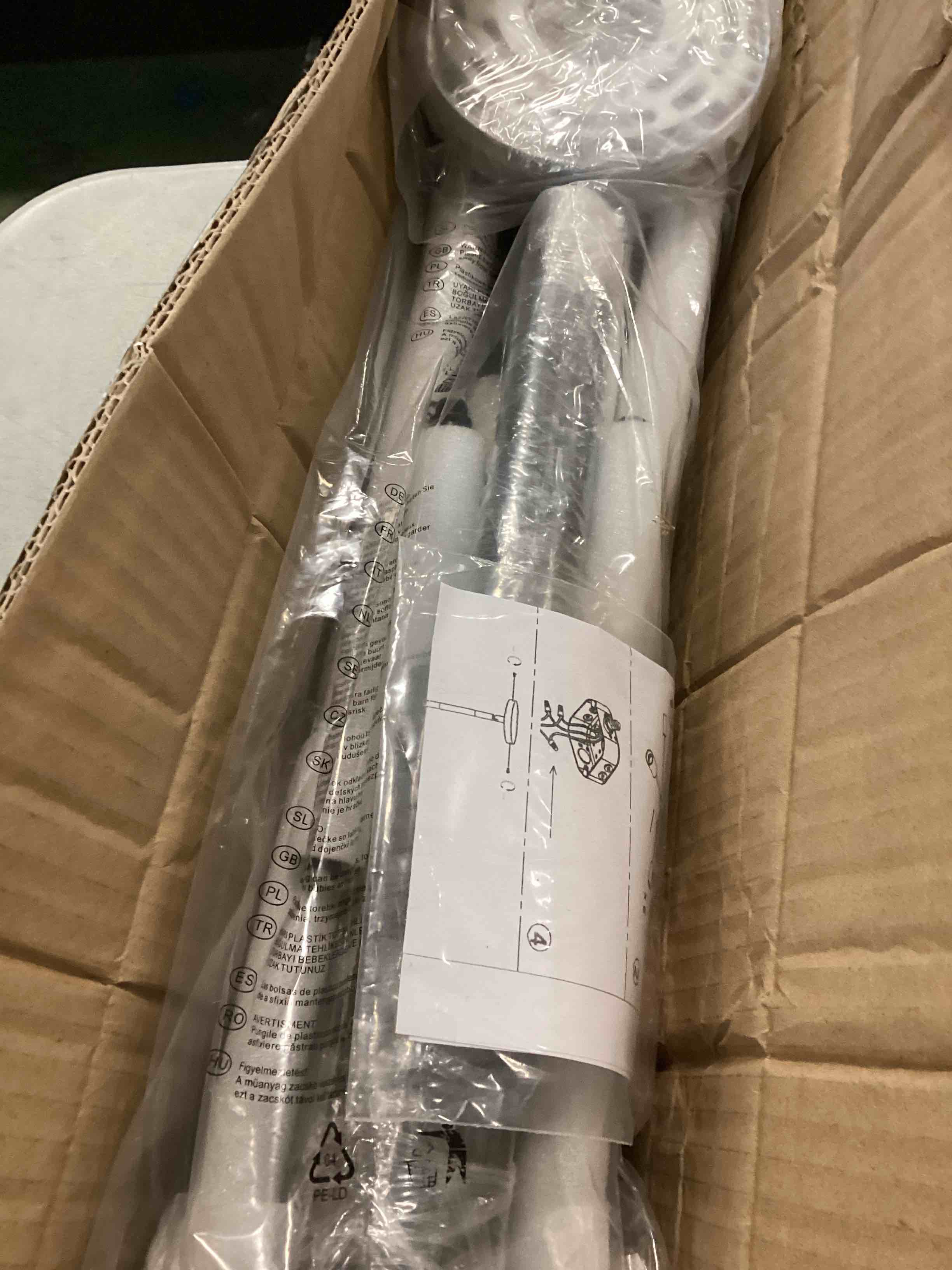 https://s3.amazonaws.com/lotting-images-prod/bidfta/PNK0049703_1723724396655.jpeg