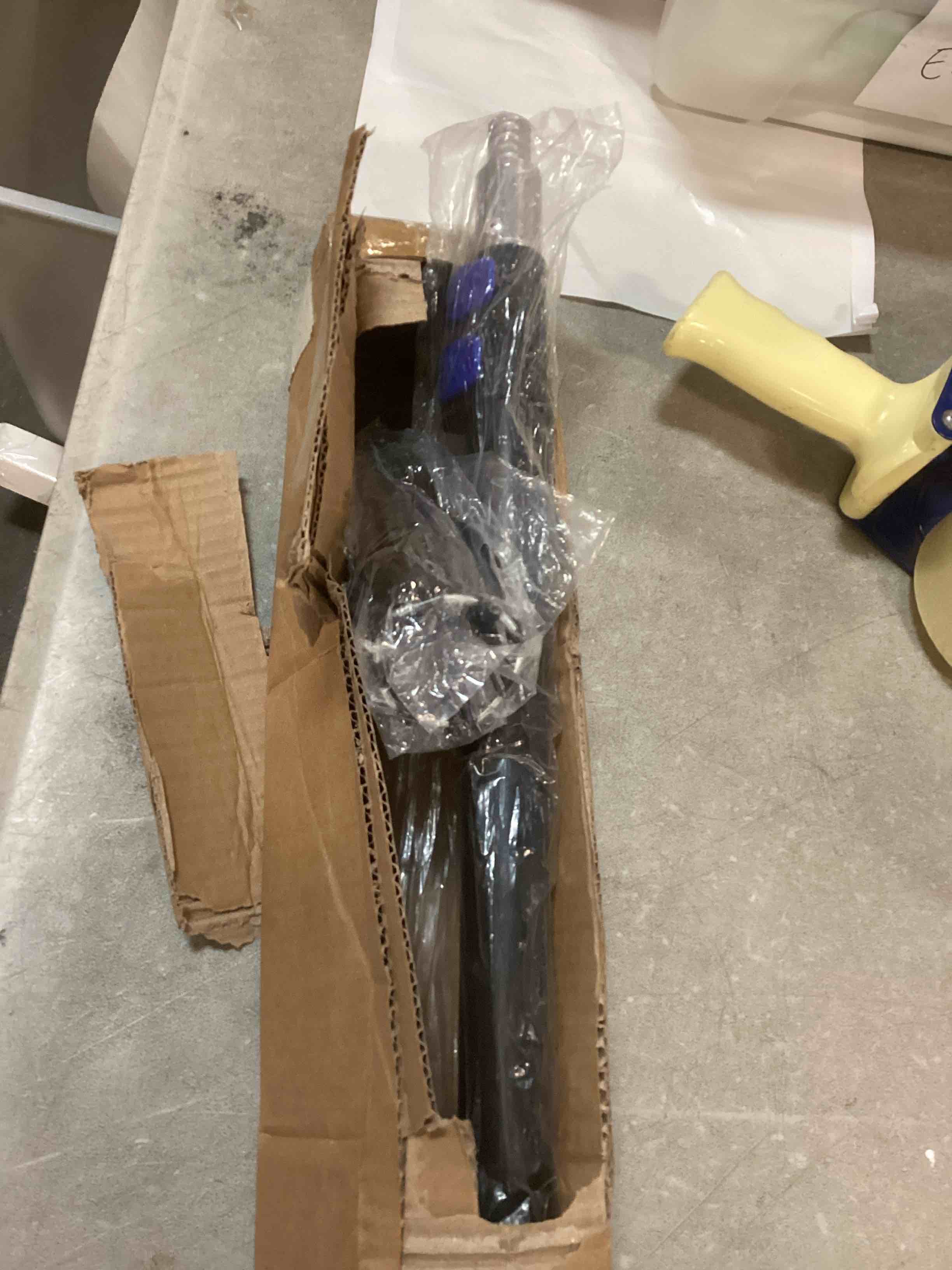 https://s3.amazonaws.com/lotting-images-prod/bidfta/PNK0051283_1724281014684.jpeg