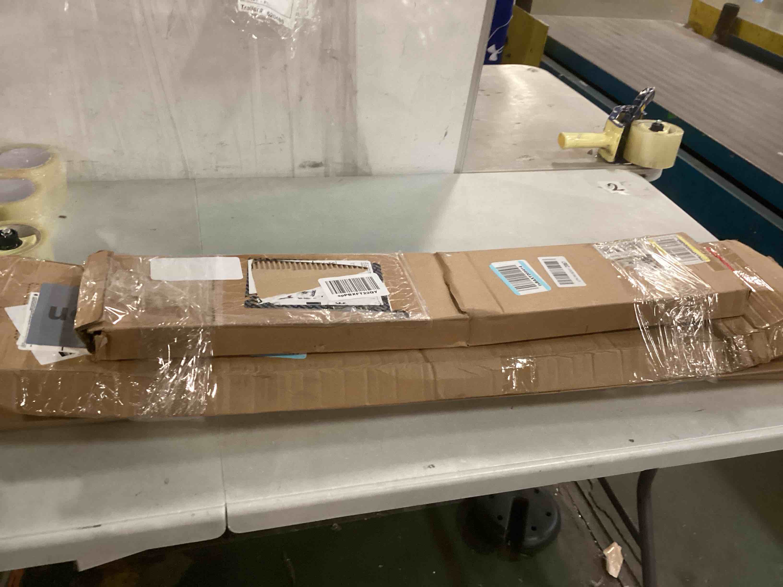 https://s3.amazonaws.com/lotting-images-prod/bidfta/PNK0051614_1724121609969.jpeg