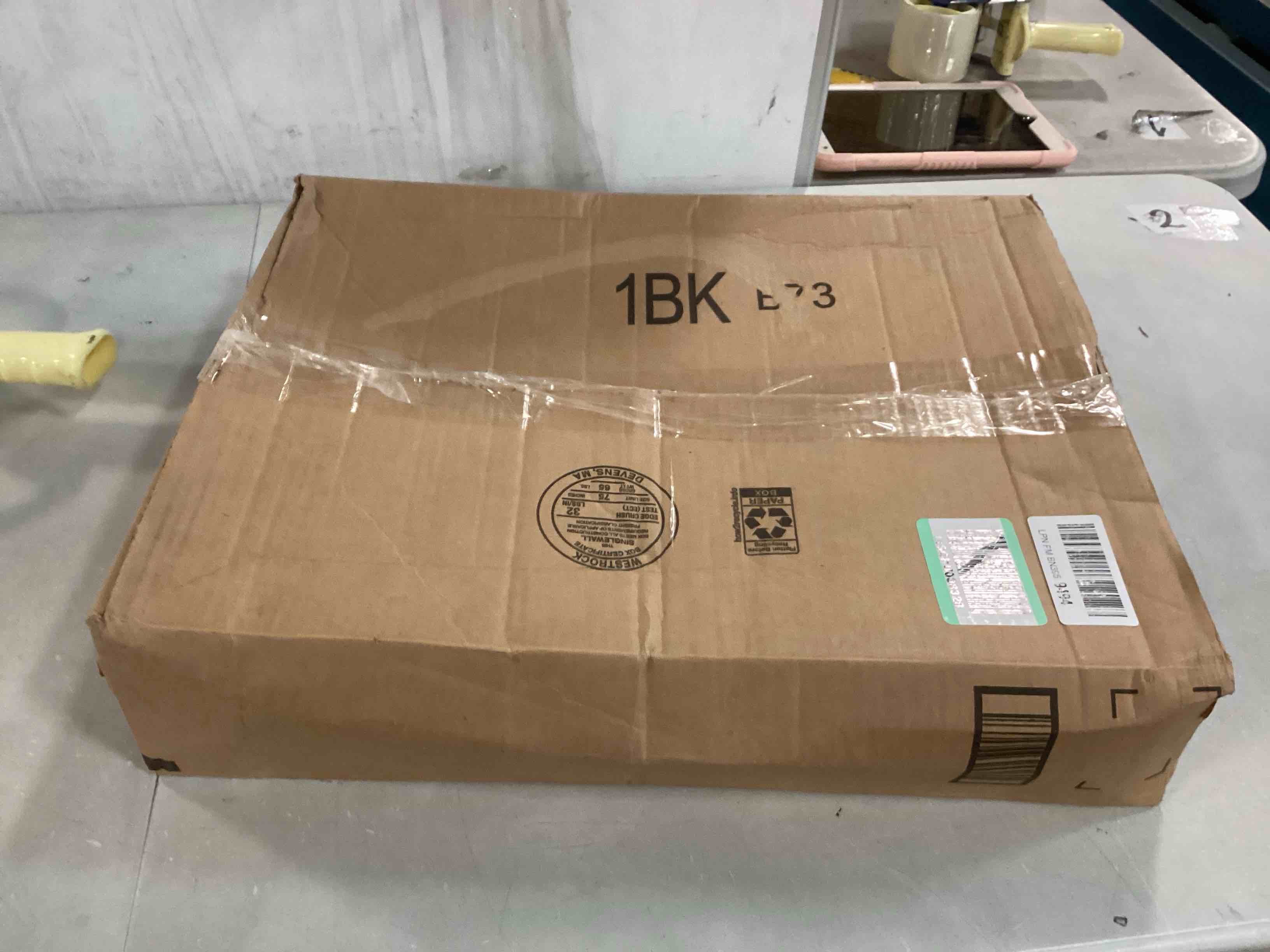 https://s3.amazonaws.com/lotting-images-prod/bidfta/PNK0051884_1723851775930.jpeg