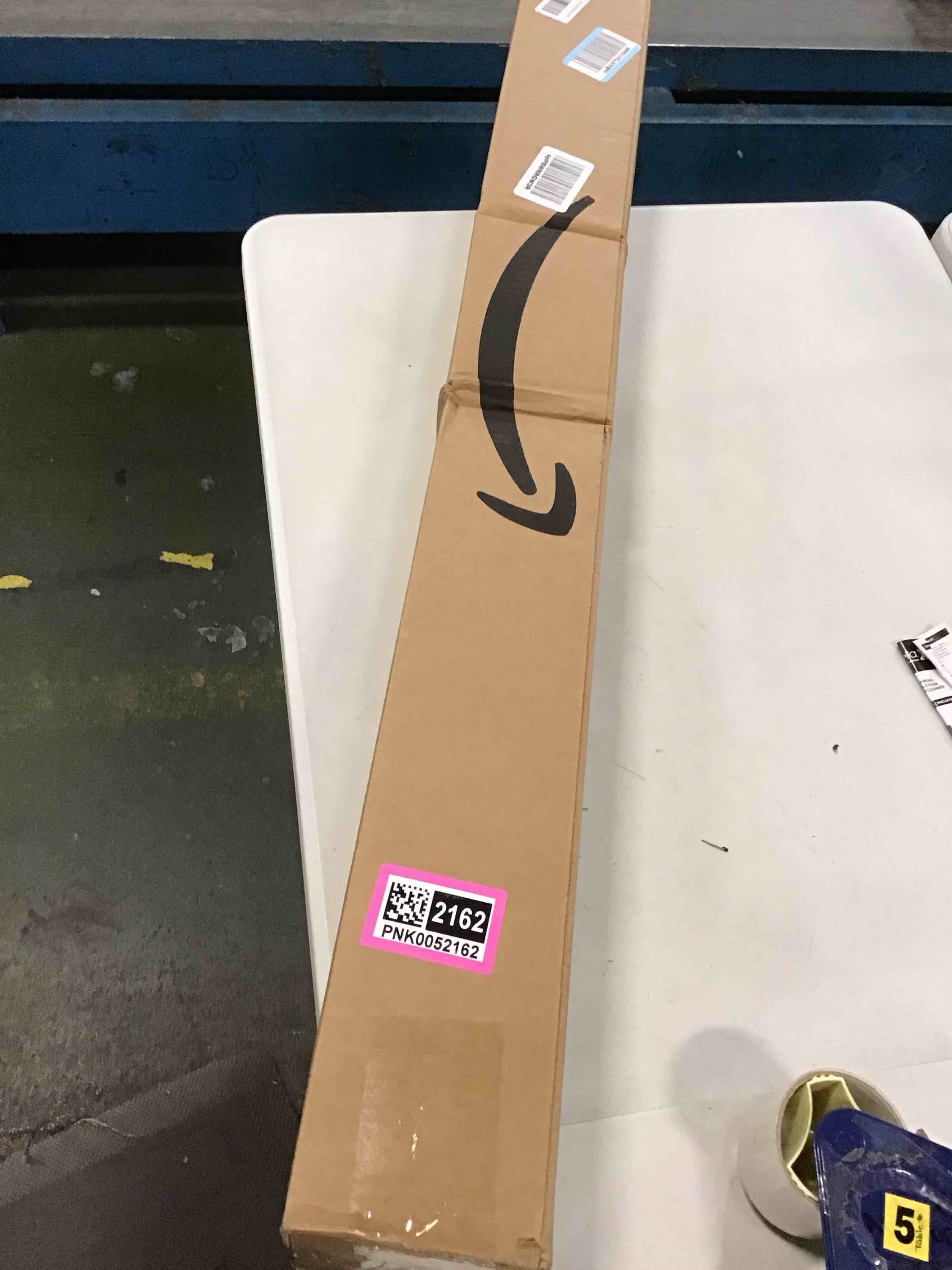 https://s3.amazonaws.com/lotting-images-prod/bidfta/PNK0052162_1725566583911.jpeg