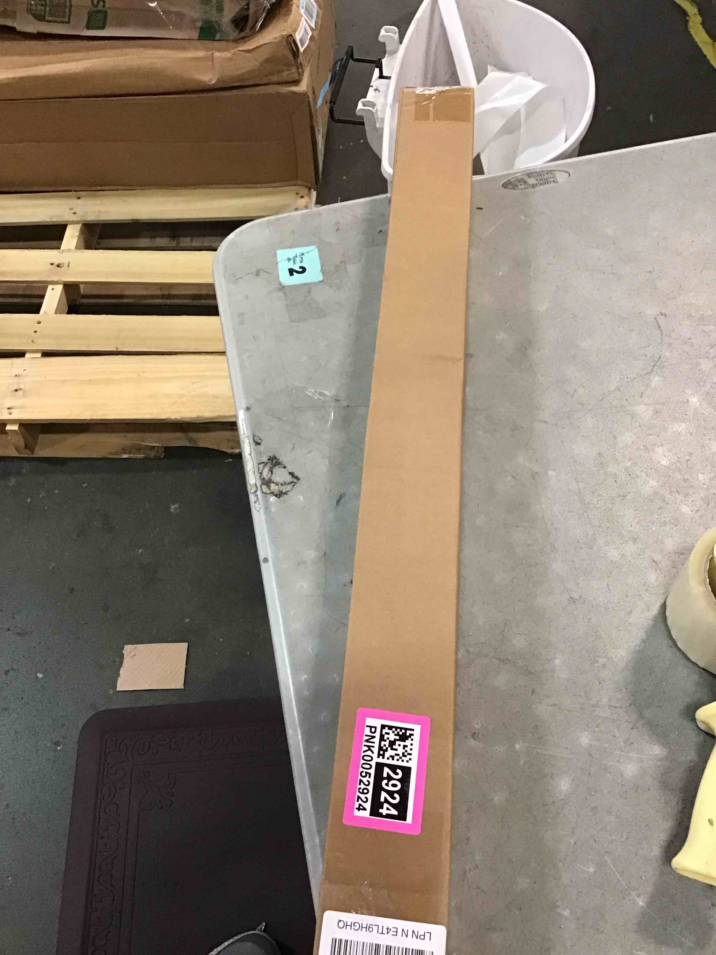 https://s3.amazonaws.com/lotting-images-prod/bidfta/PNK0052924_1725110757867.jpeg